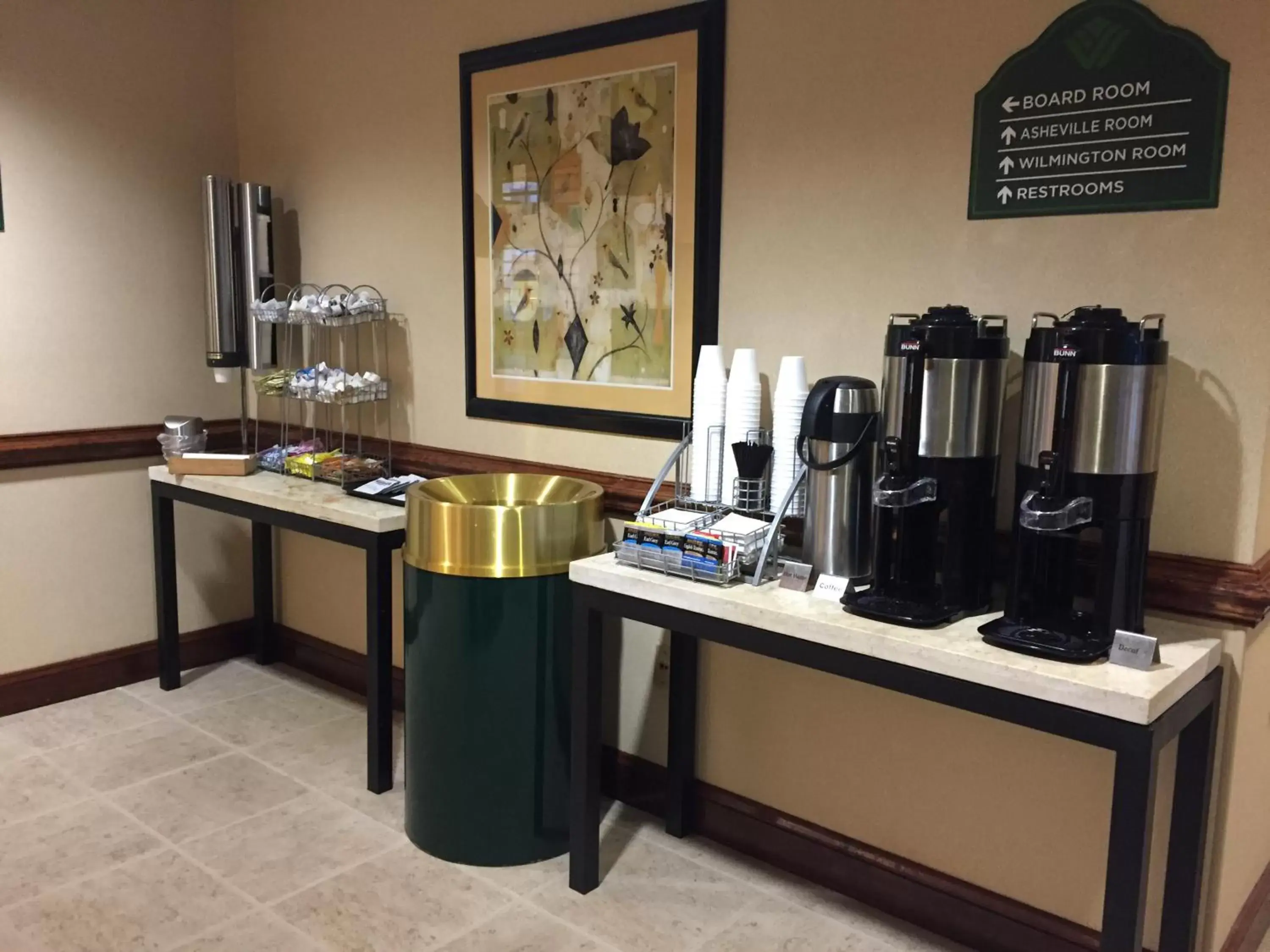 Coffee/tea facilities in Wingate by Wyndham - Charlotte Airport South I-77 at Tyvola