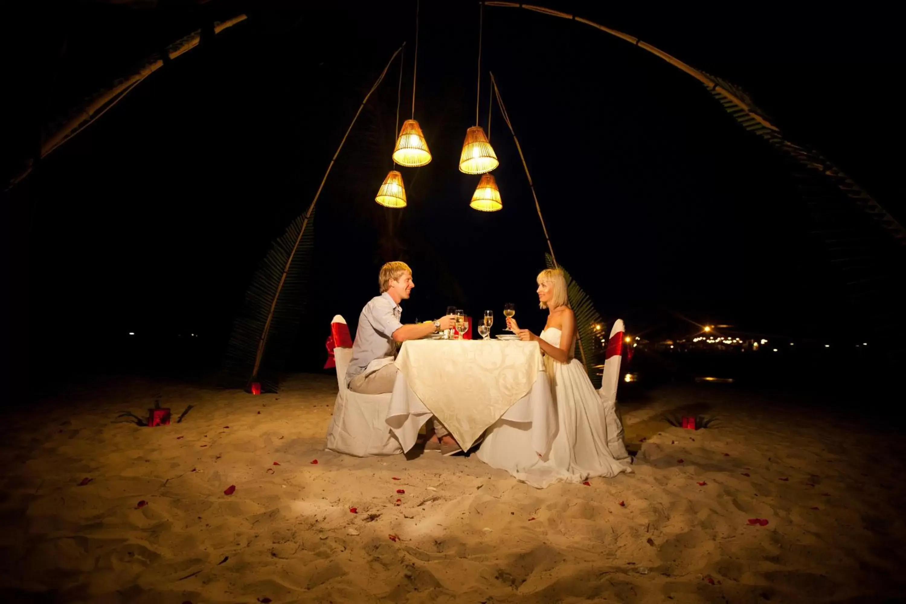 Restaurant/places to eat in Diamond Bay Resort & Spa Restaurant/places to eat in Diamond Bay Resort & Spa