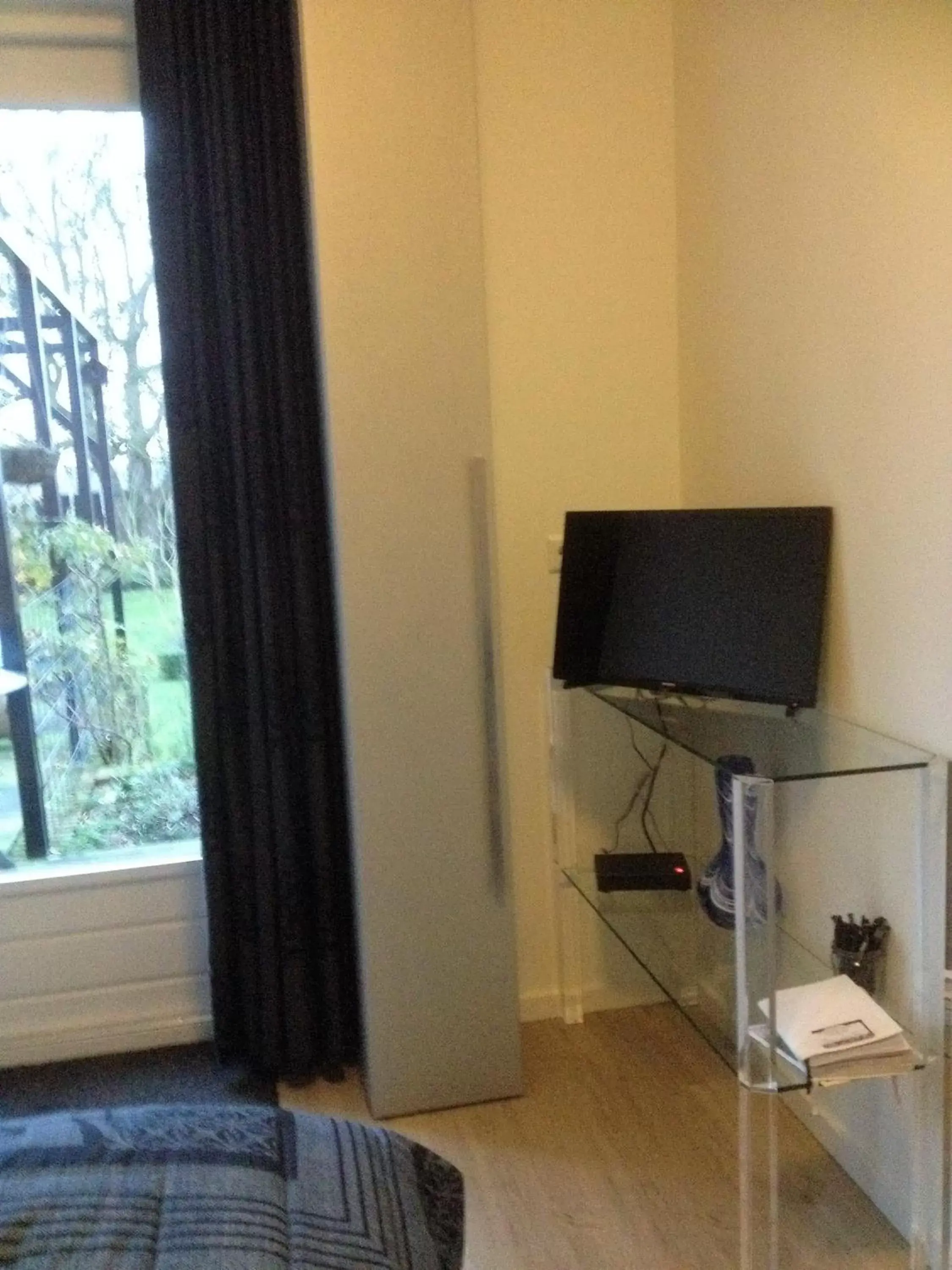 TV and multimedia, TV/Entertainment Center in B&B 't Pakhuis