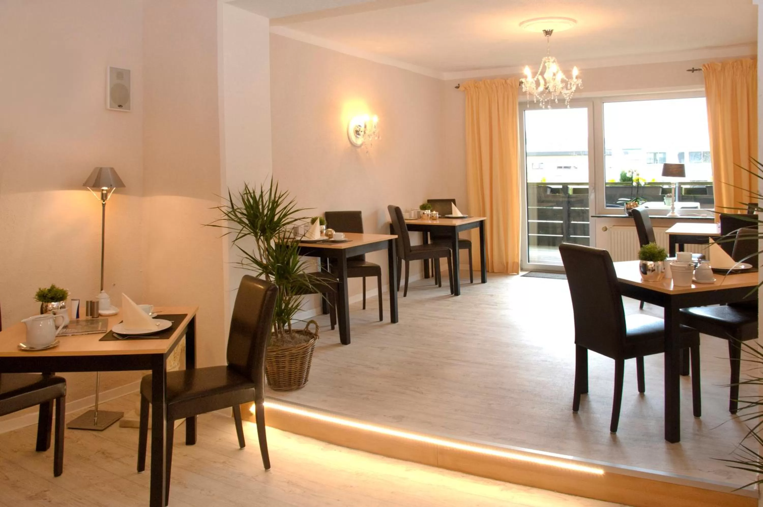 Restaurant/places to eat in Hotel Garni Zum Grünen Baum