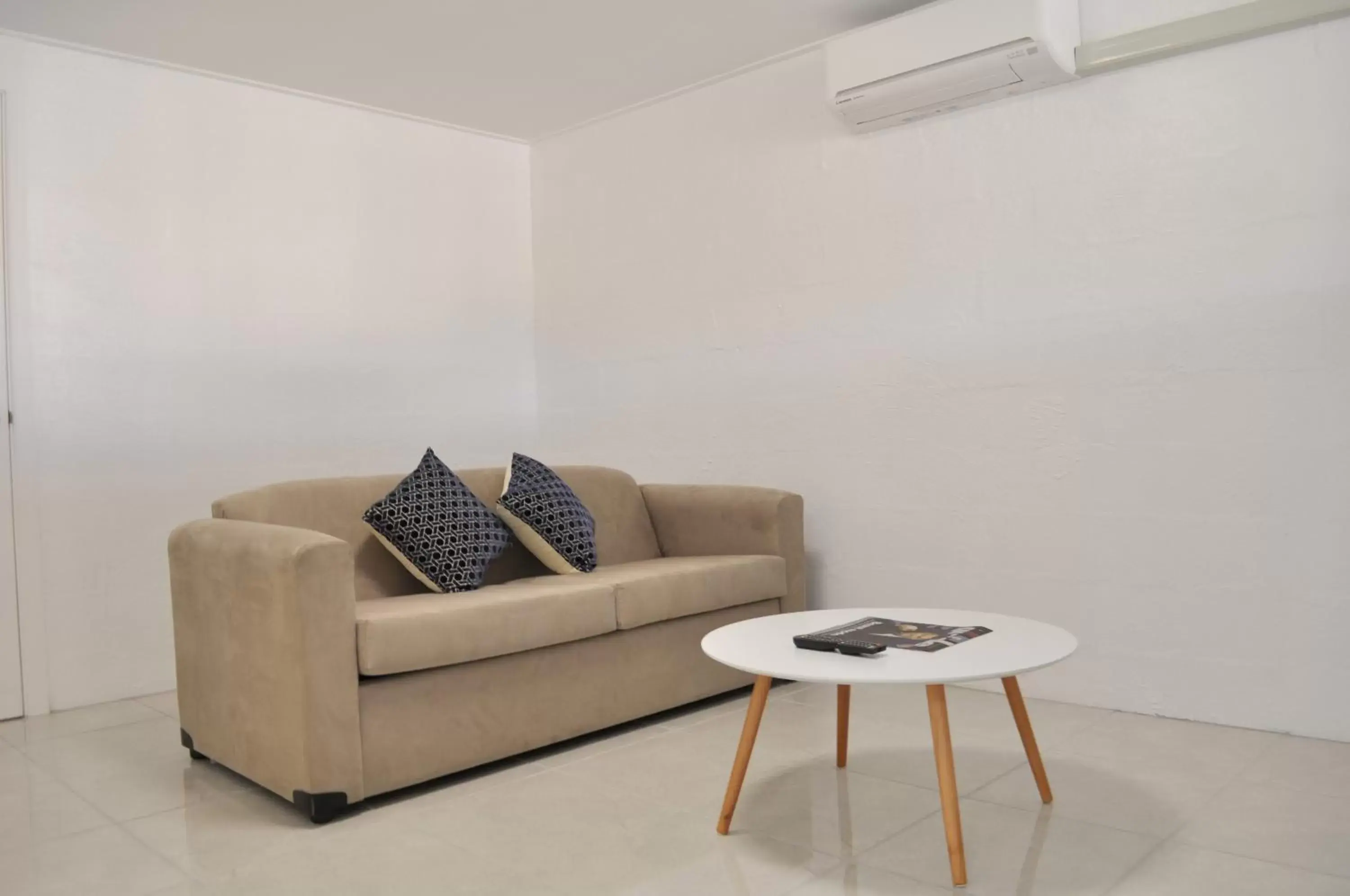 Living room, Seating Area in Alexandra Park Motor Inn