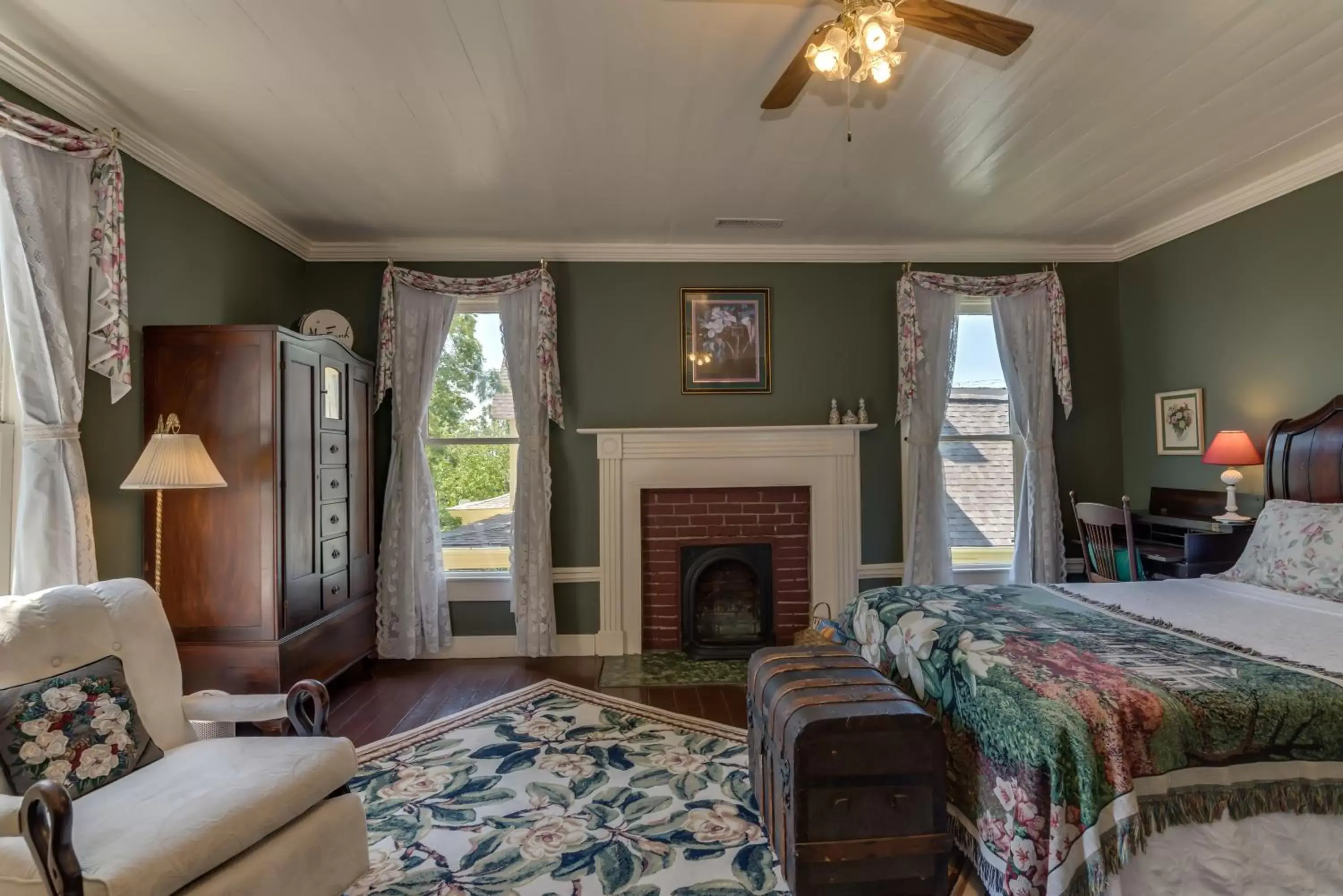 Decorative detail, Room Photo in Carrier Houses Bed & Breakfast