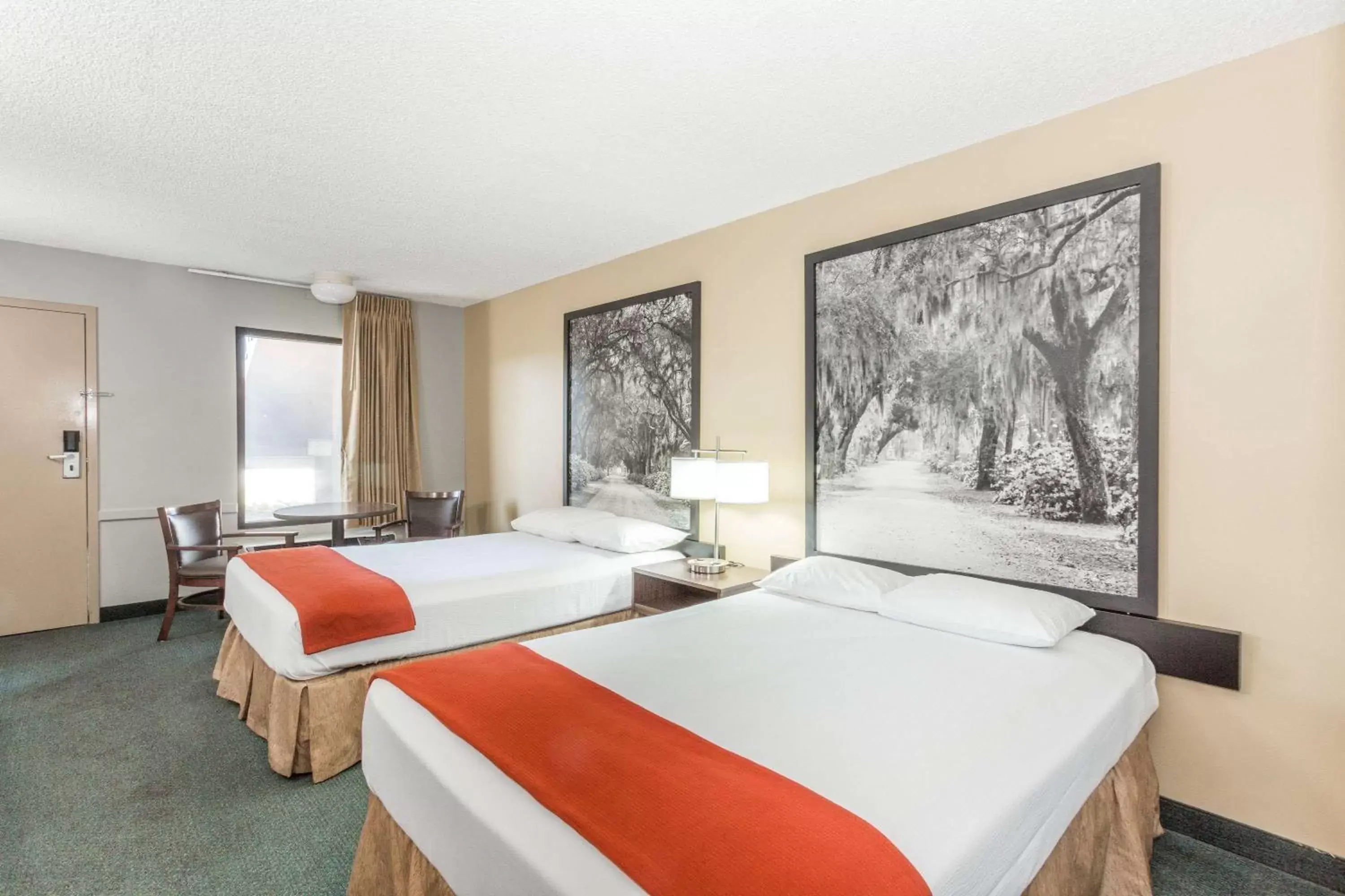 Photo of the whole room, Bed in Super 8 by Wyndham Adel