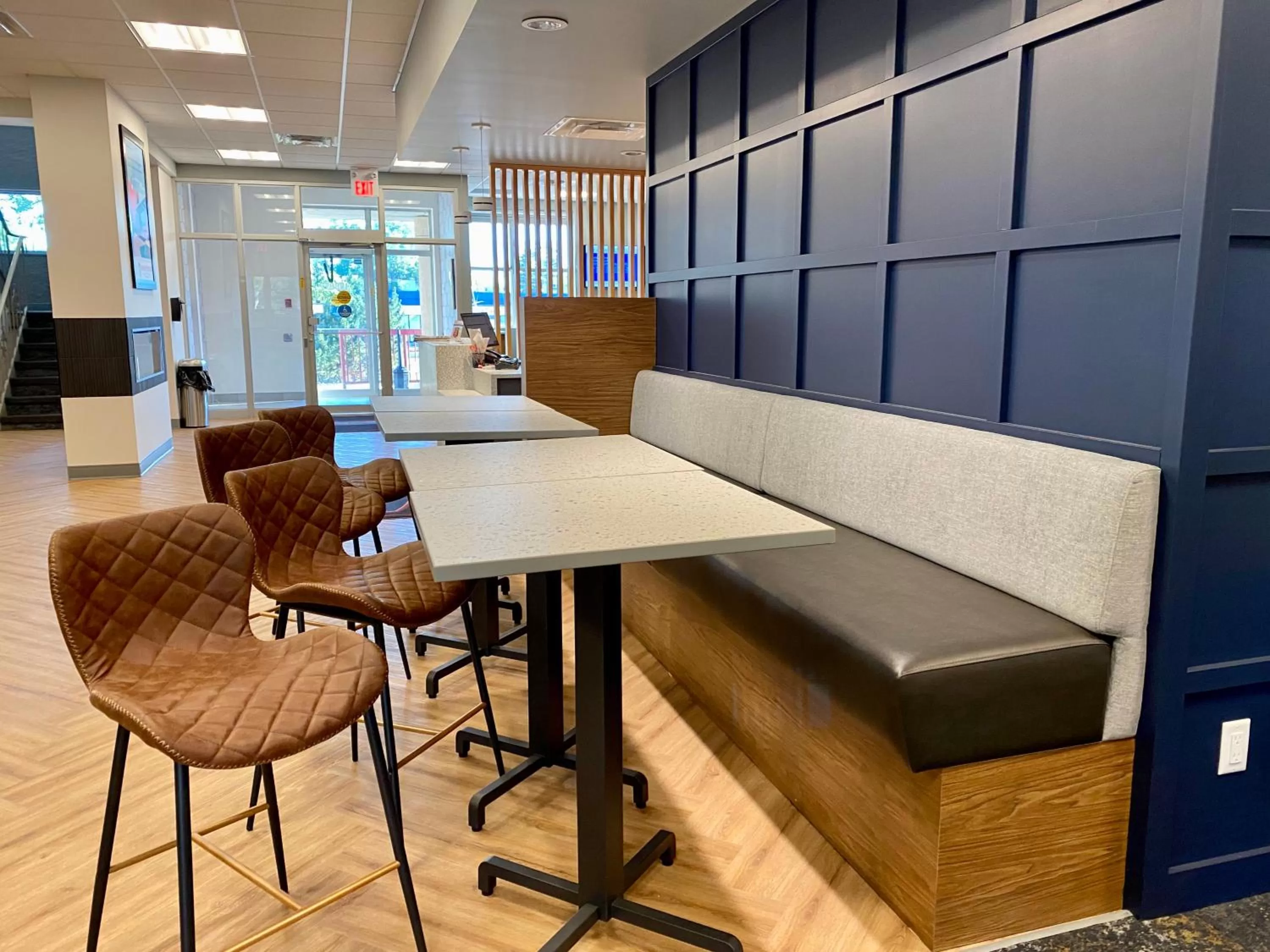 Lobby or reception in Howard Johnson by Wyndham Winnipeg West