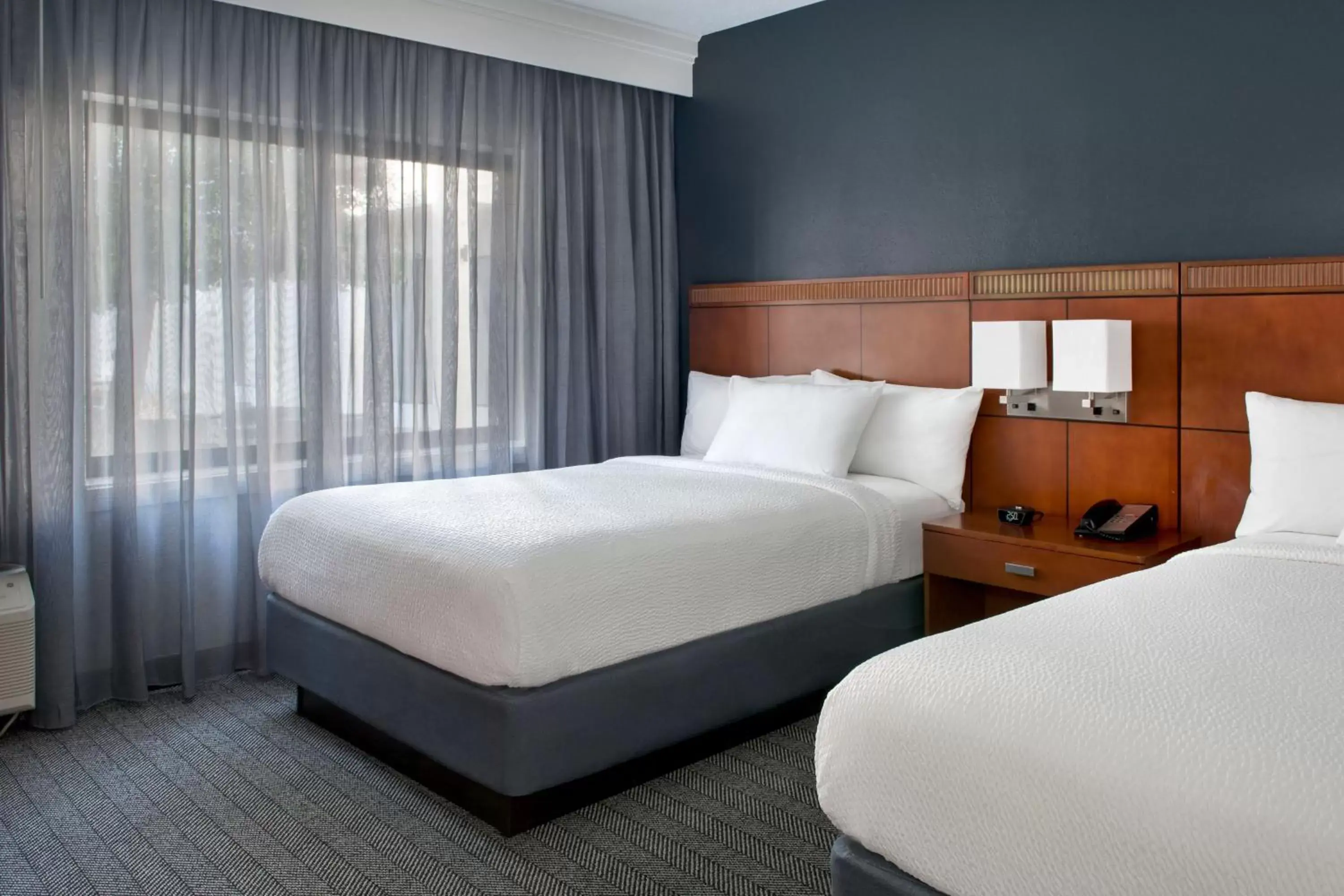 Bedroom, Bed in Courtyard by Marriott Annapolis