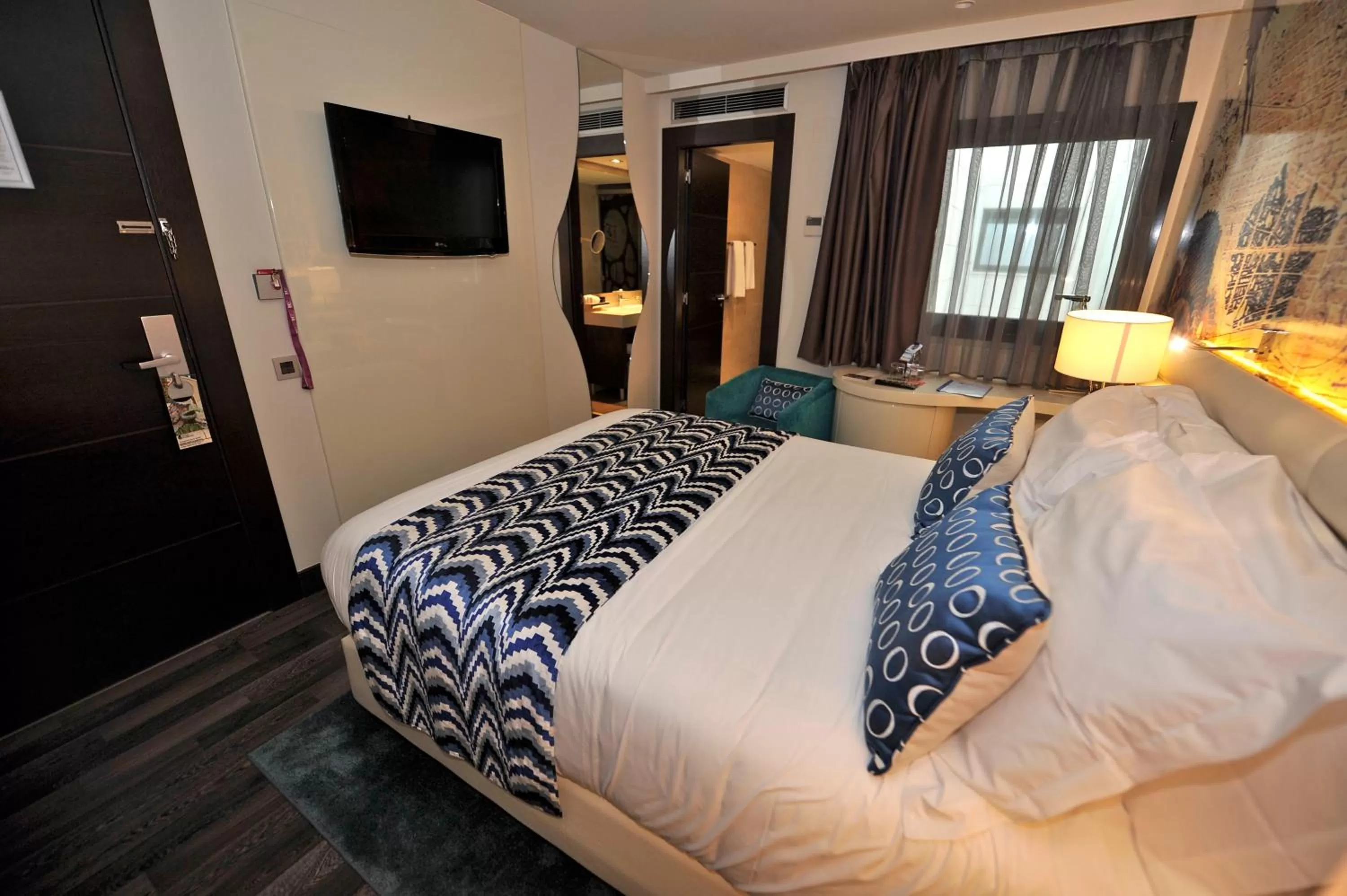 Photo of the whole room, Bed in Hotel Indigo Barcelona - Plaza Catalunya 4Sup by IHG