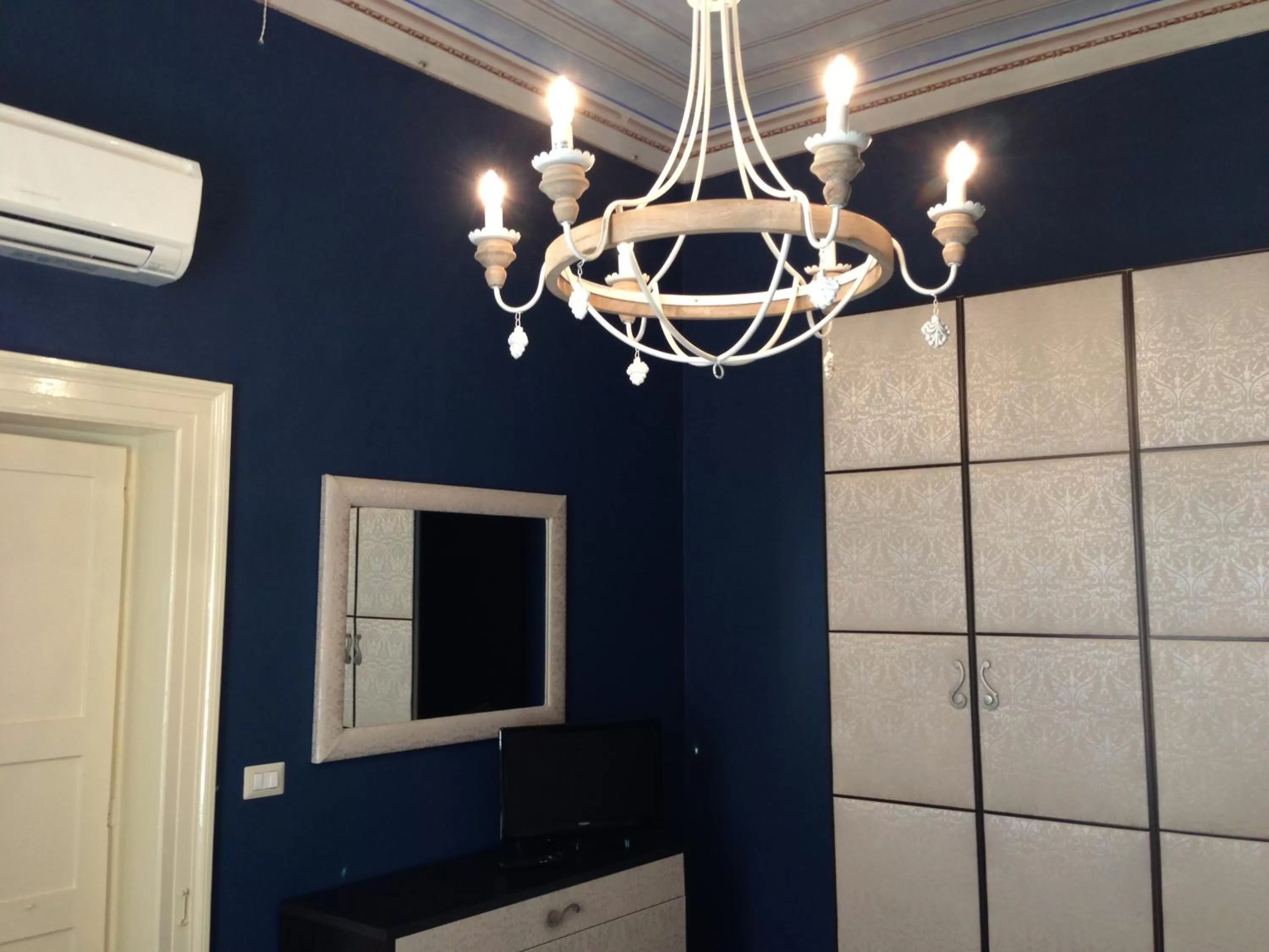 Decorative detail in Albergo Diffuso Dimora Rossi B&B