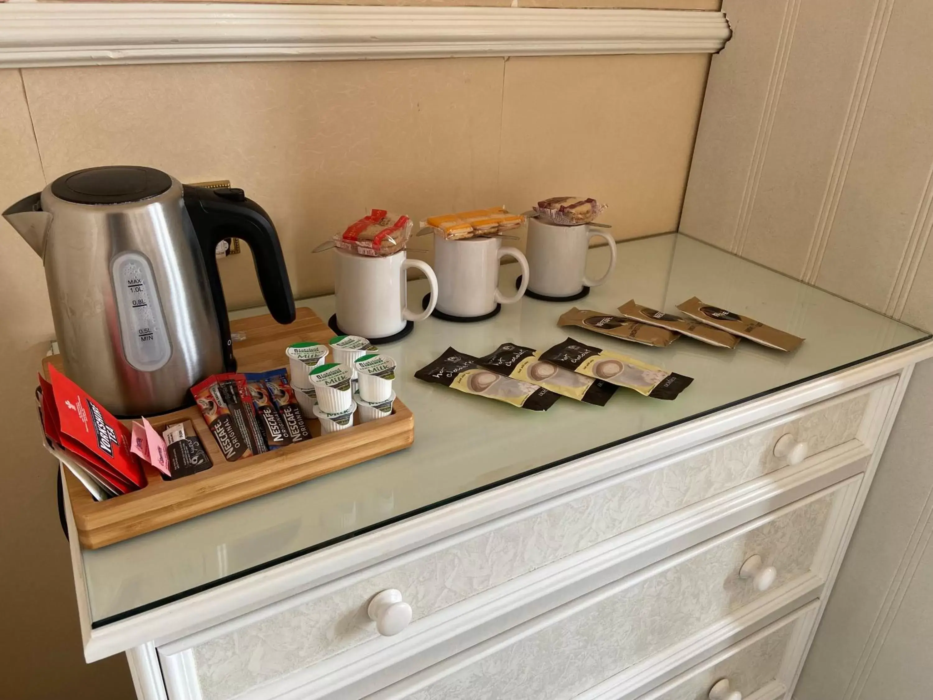 Coffee/tea facilities, Kitchen/Kitchenette in St Margaret's Hotel