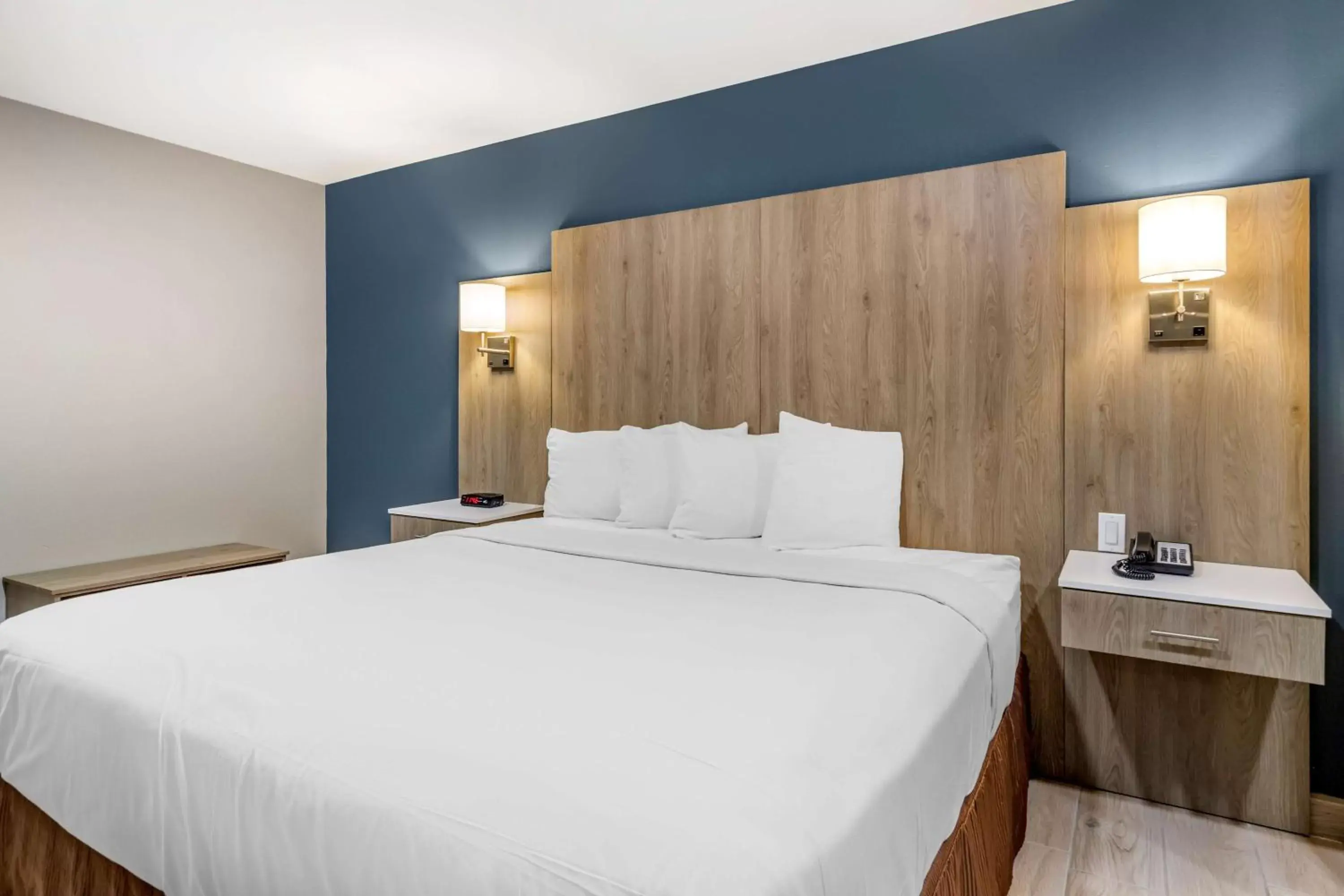 Photo of the whole room, Bed in Best Western PLUS Edinburg Inn & Suites