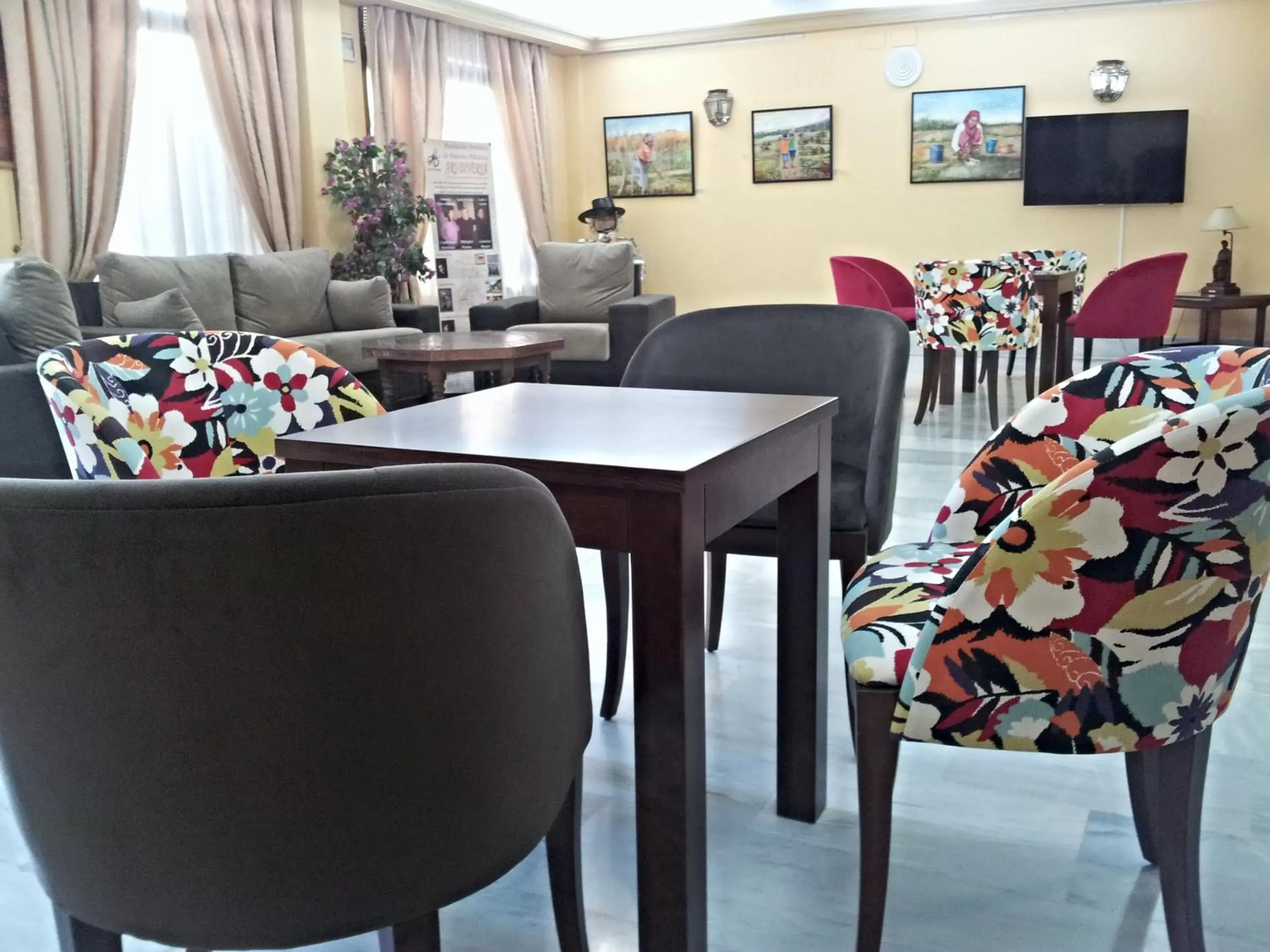 Communal lounge/ TV room, Restaurant/Places to Eat in Hotel Averroes