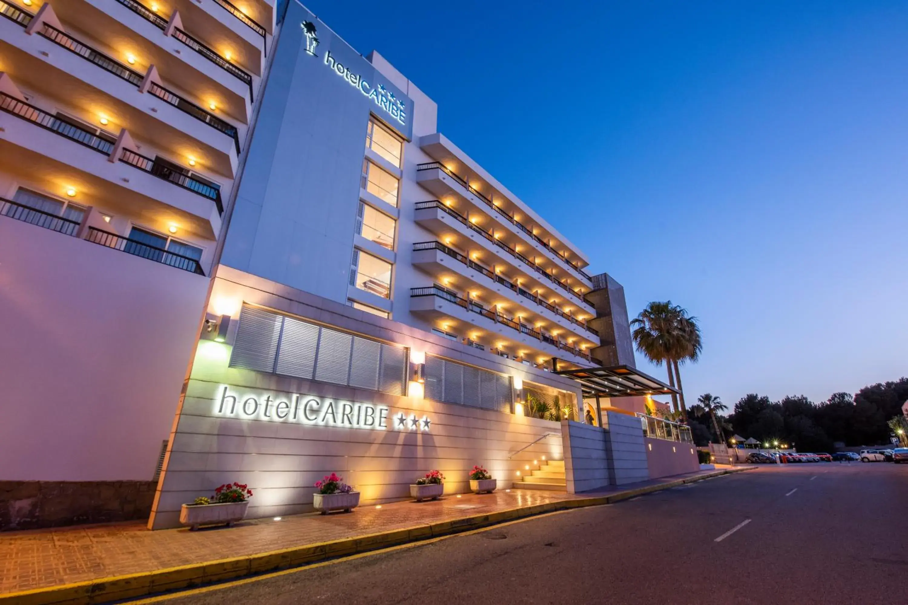 Facade/entrance, Property Building in Hotel Caribe