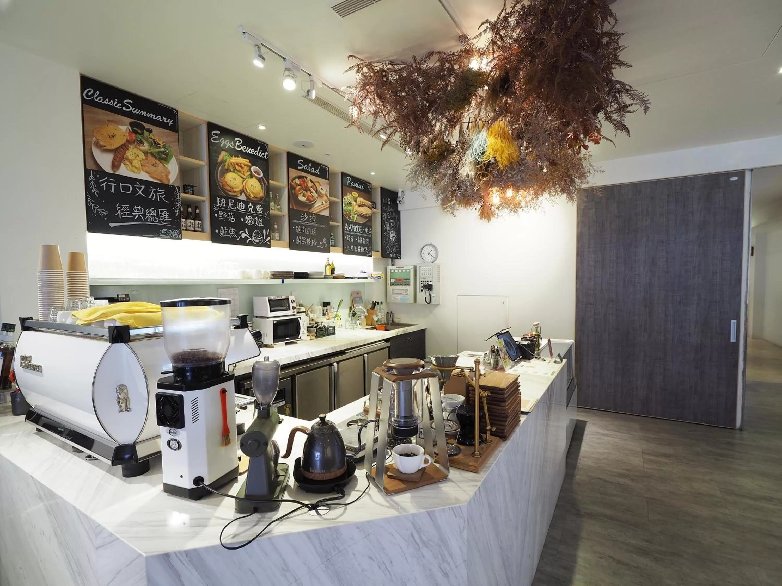 Restaurant/places to eat in Hangkhau Hotel