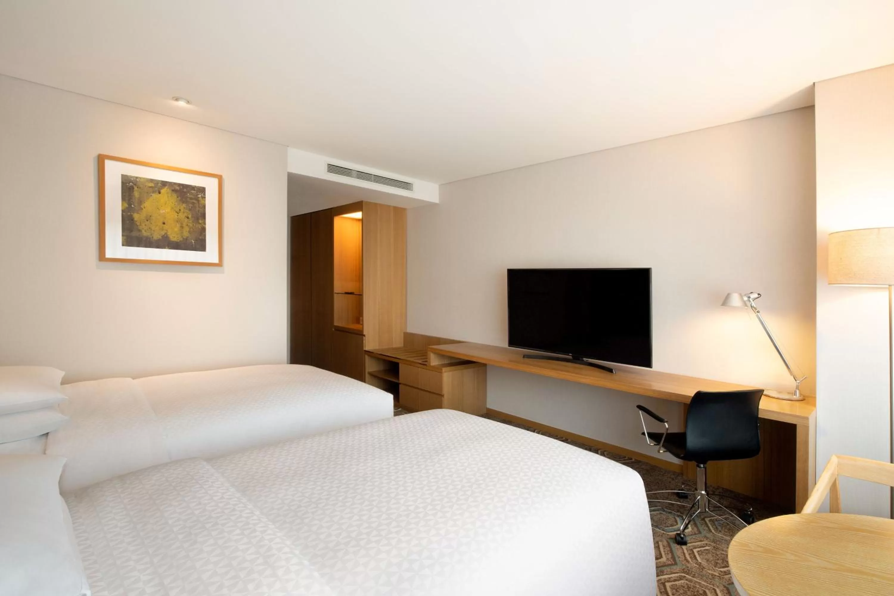 Photo of the whole room, Bed in Four Points by Sheraton Seoul, Guro