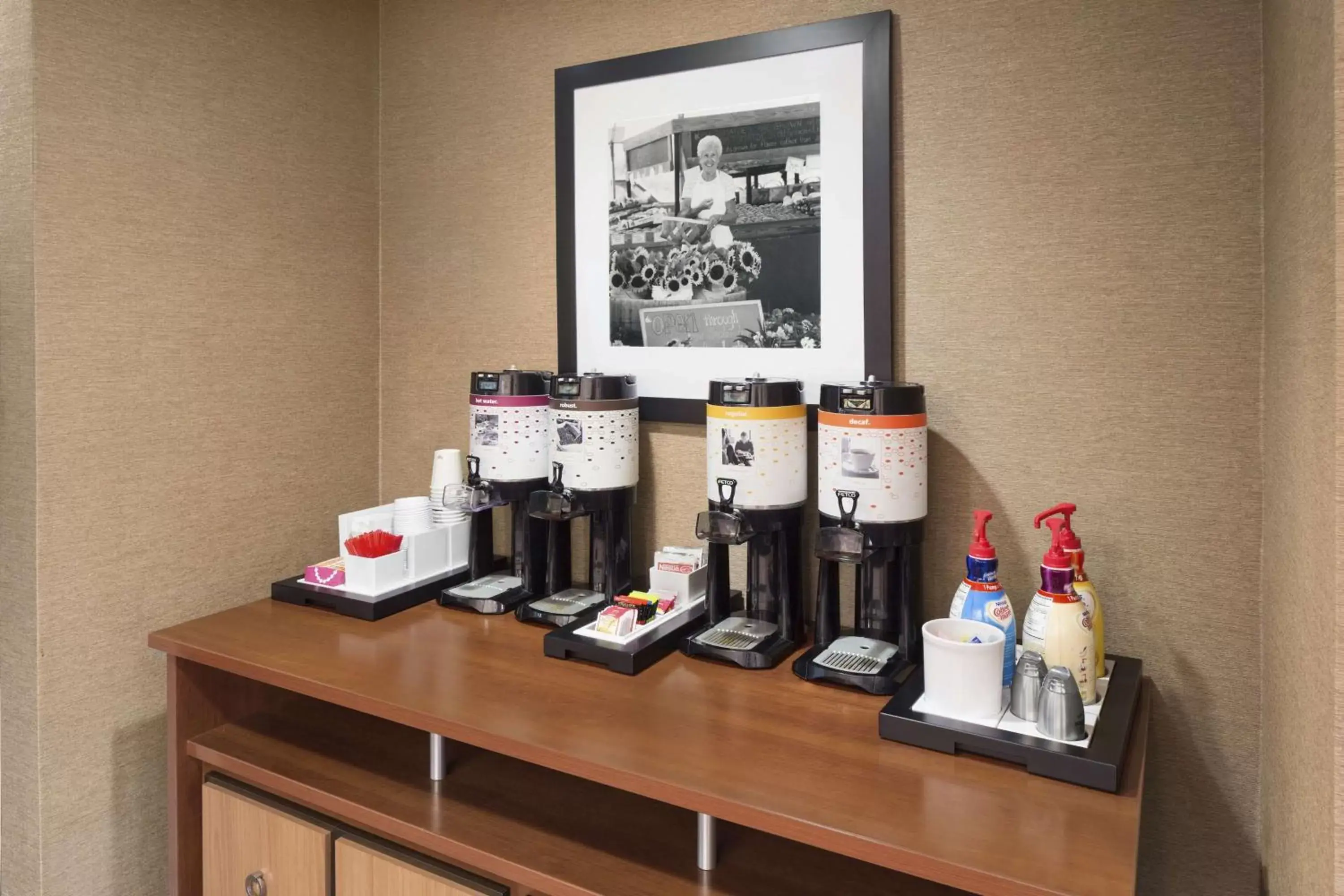 Lobby or reception in Hampton Inn Findlay