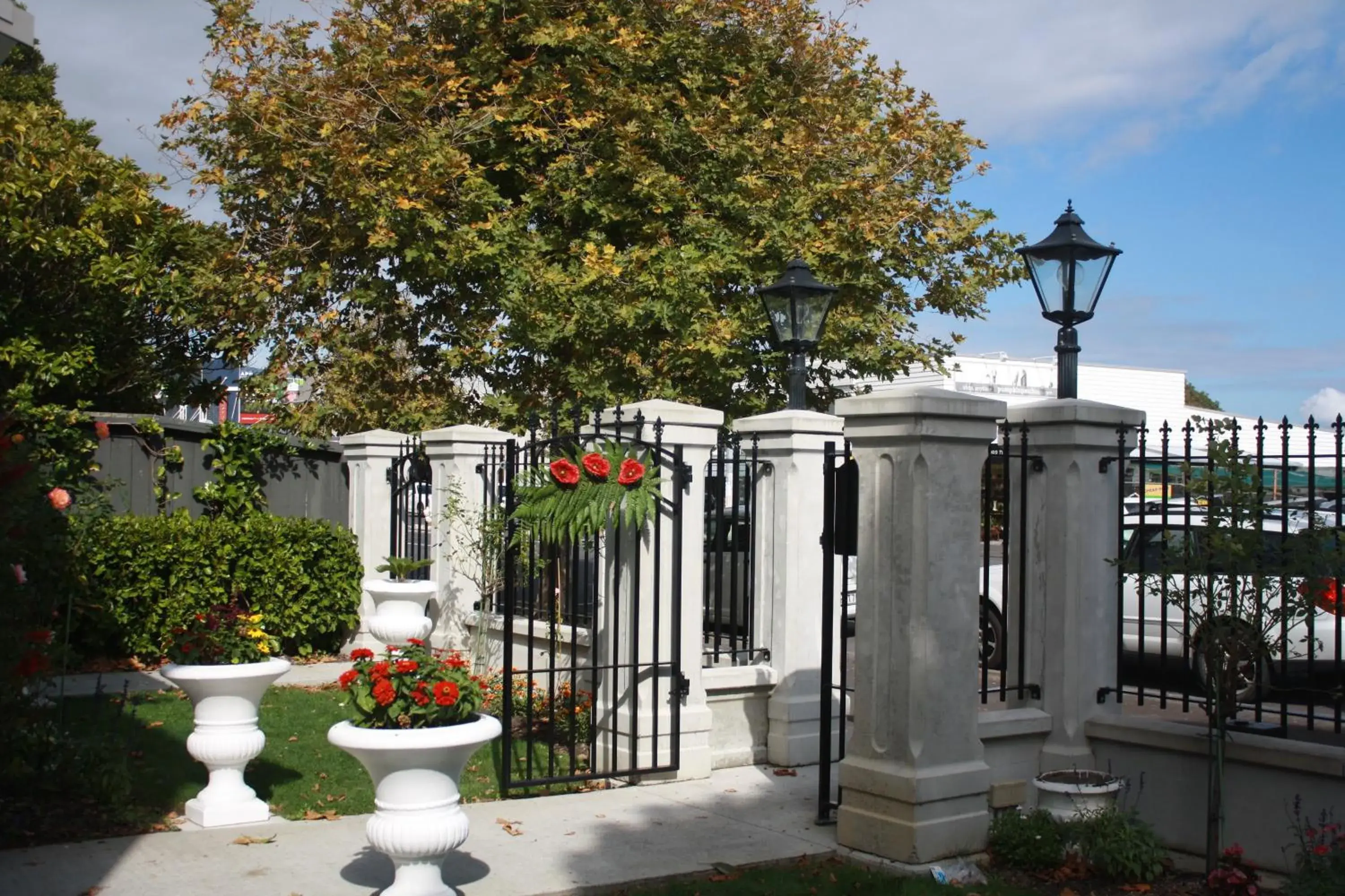 Facade/Entrance in Ponsonby Manor