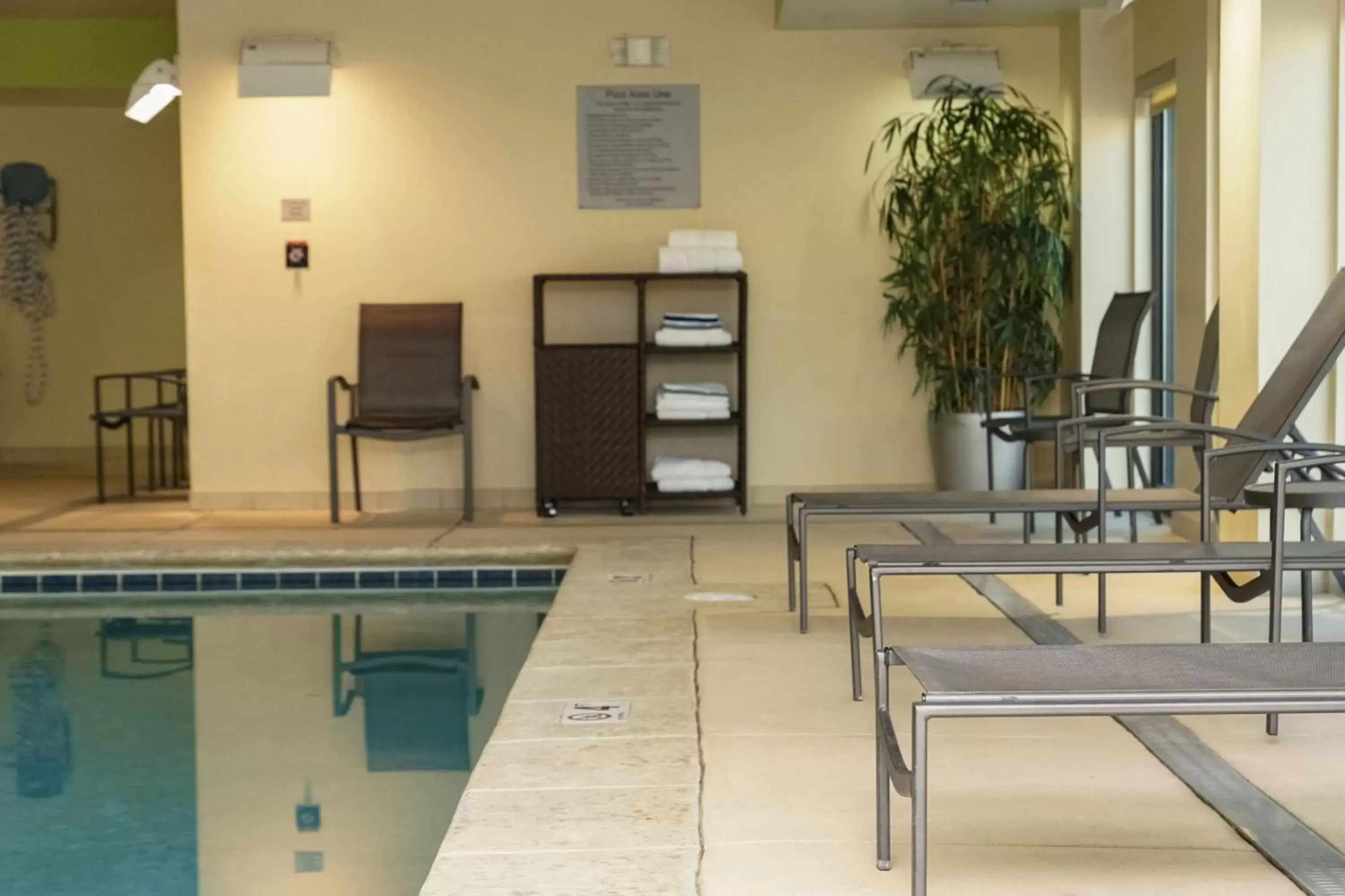 Swimming pool in Fairfield Inn & Suites by Marriott Denver Aurora/Parker
