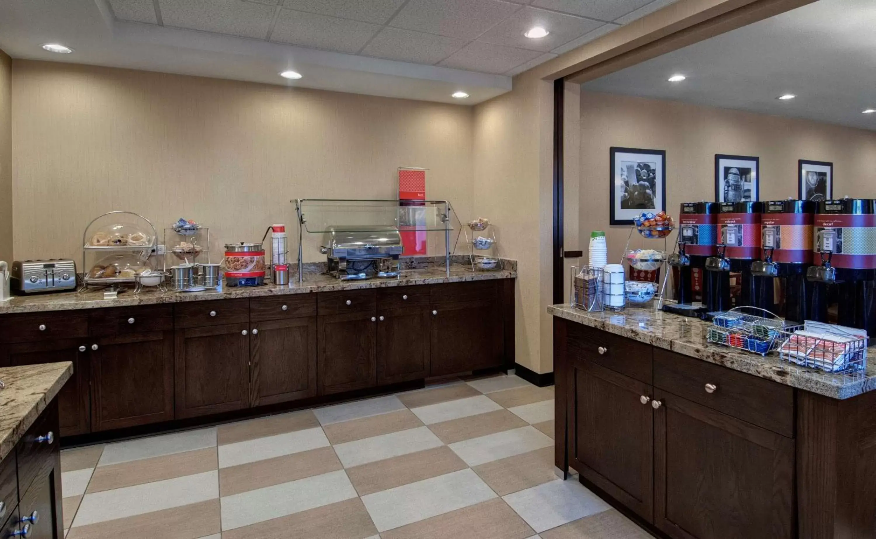 Dining area in Hampton Inn Provo