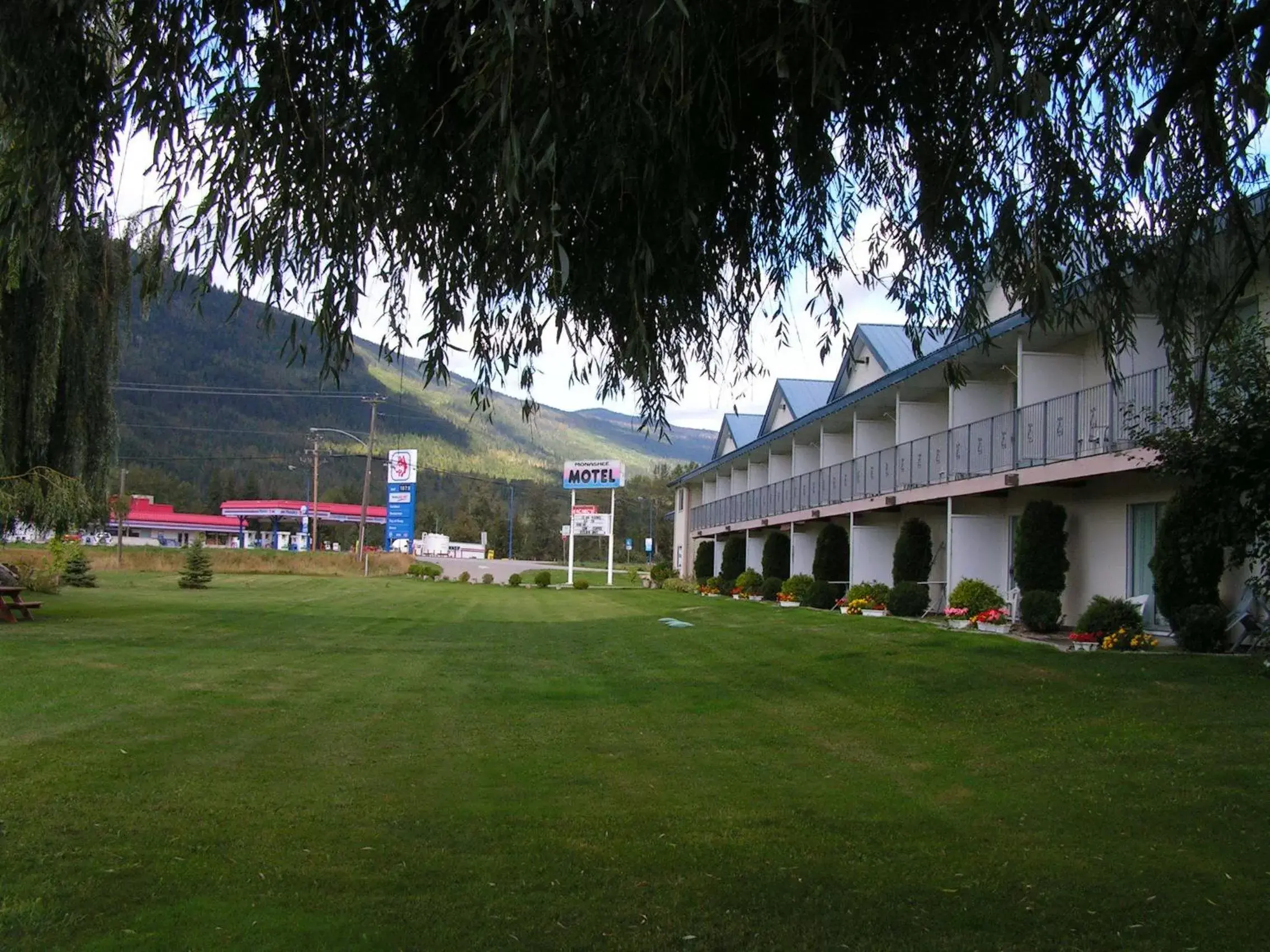 Facade/entrance, Property Building in Monashee Motel