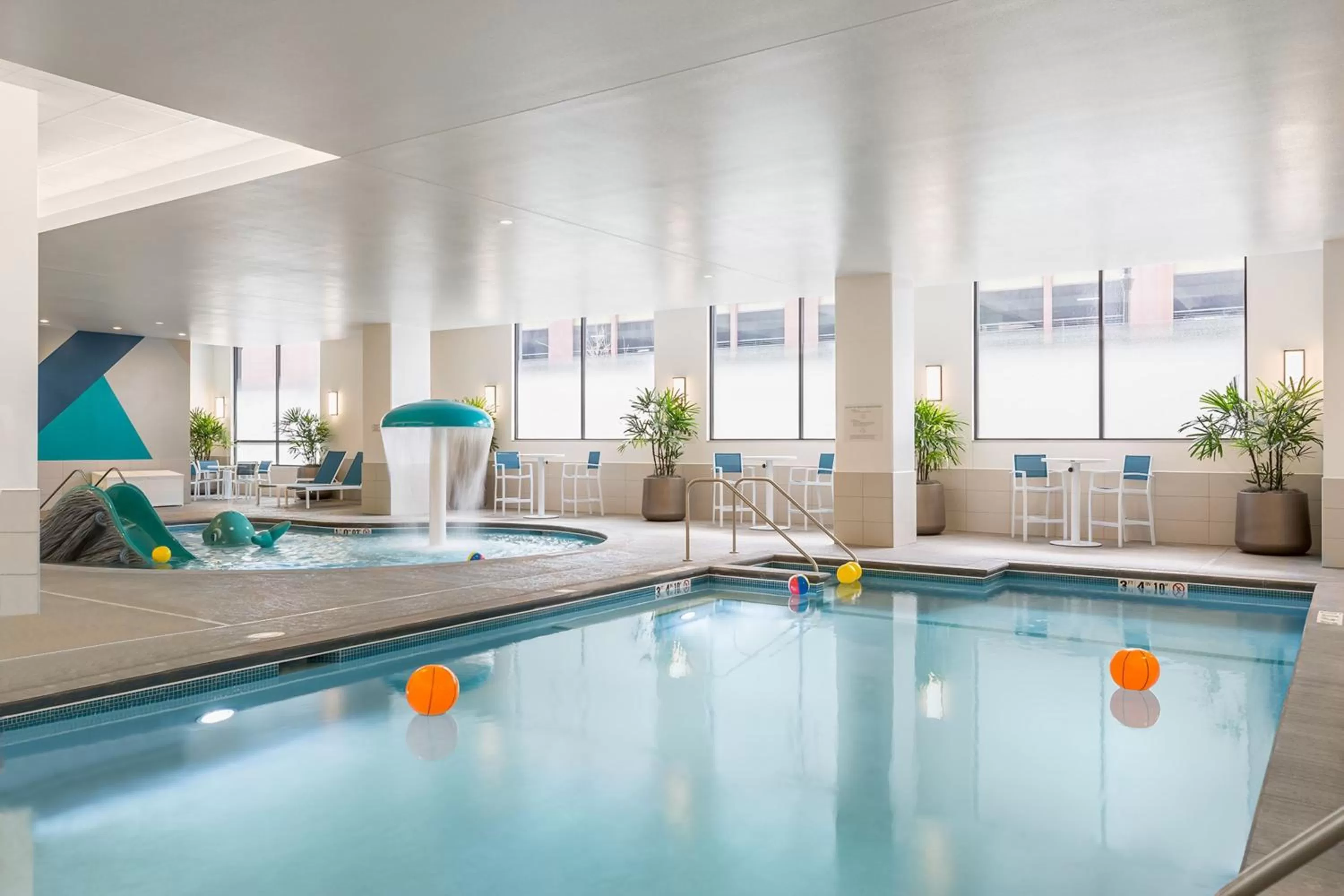 Swimming pool in SpringHill Suites St. Paul Downtown