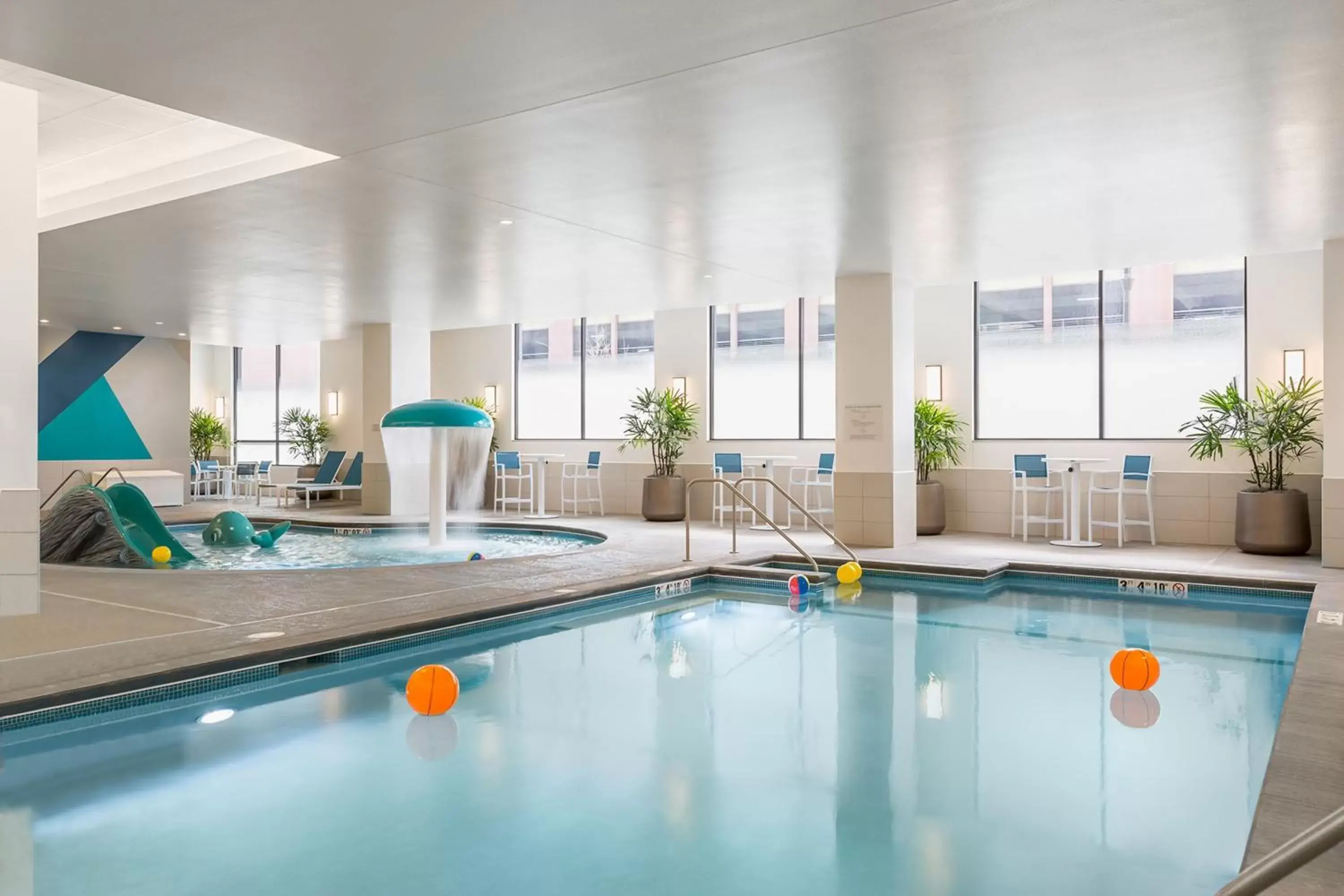 Swimming Pool in SpringHill Suites St. Paul Downtown