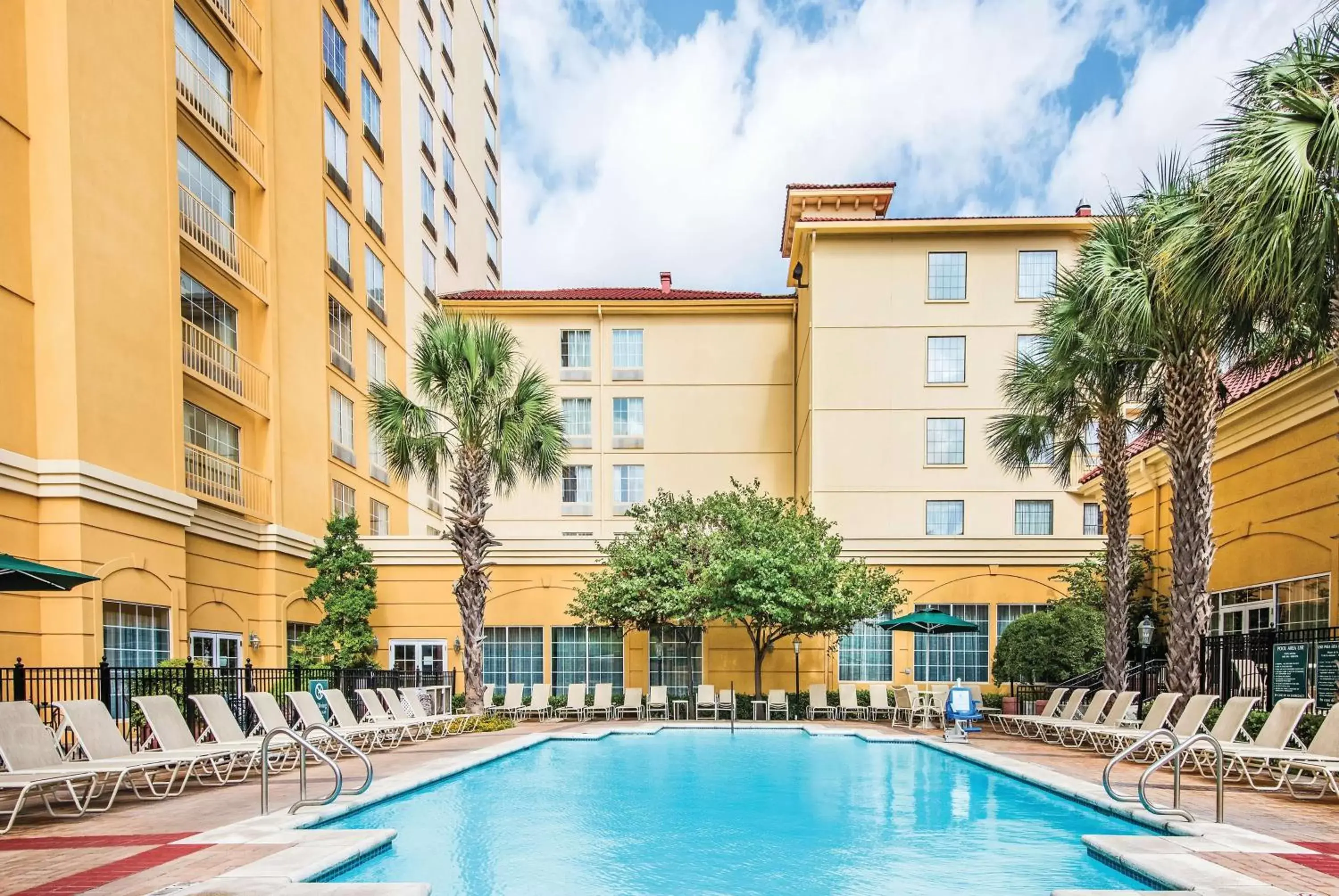 On site, Swimming Pool in La Quinta Inn & Suites by Wyndham San Antonio Riverwalk