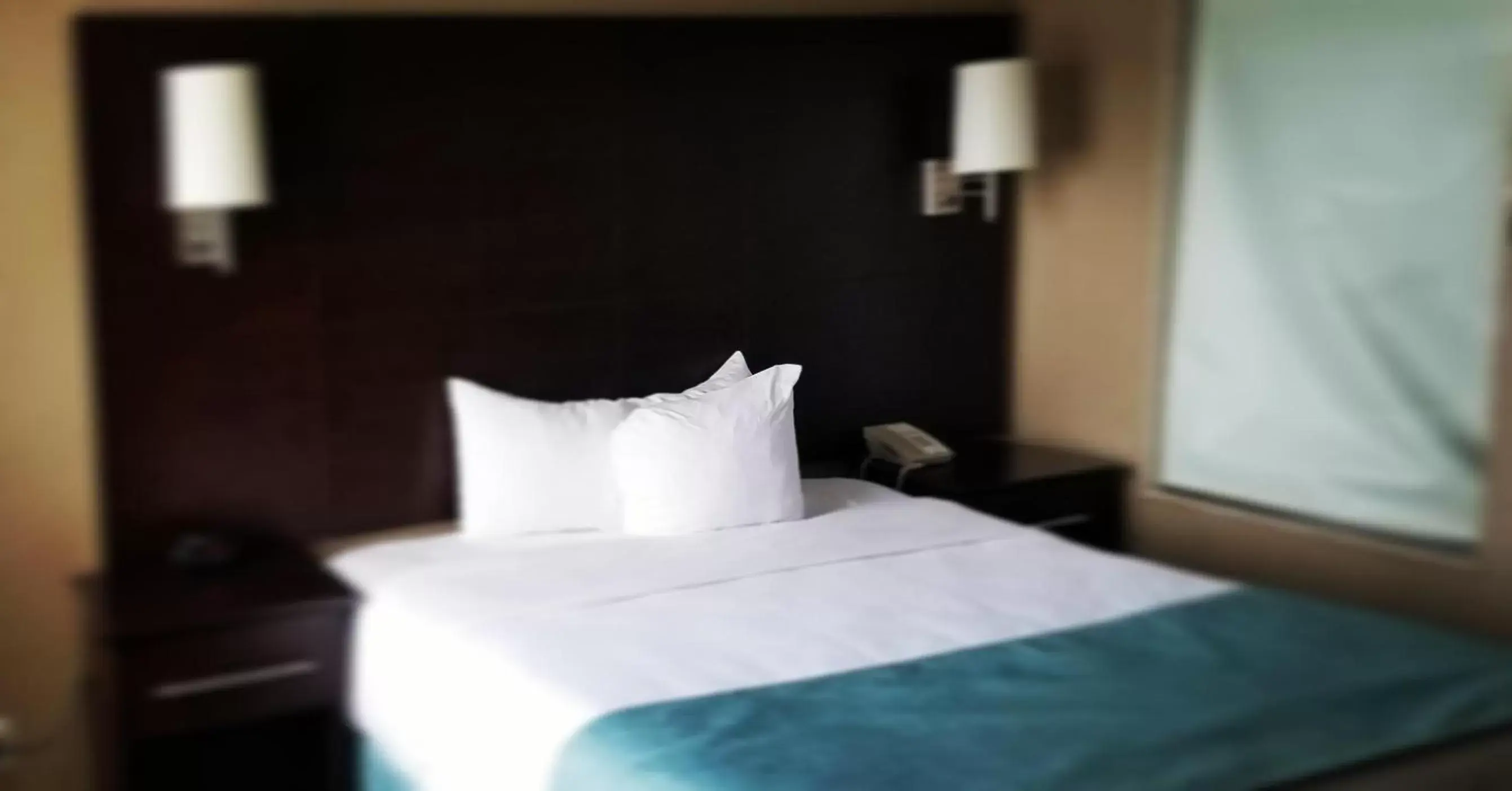 Bed in Comfort Inn & Conference Centre Toronto Airport