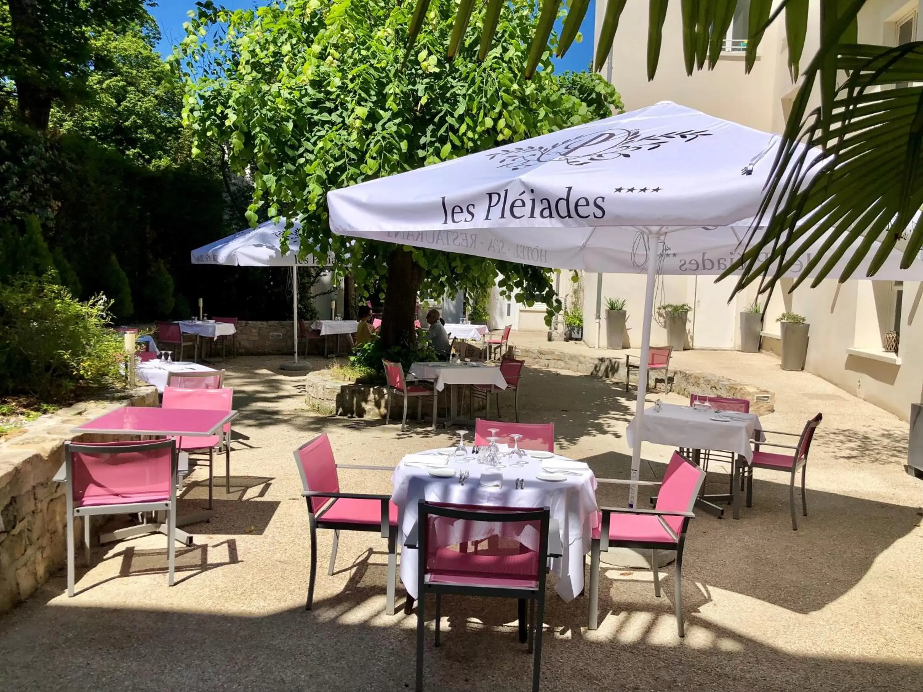 Patio, Restaurant/Places to Eat in Les Pleiades Hôtel-Spa-Restaurant