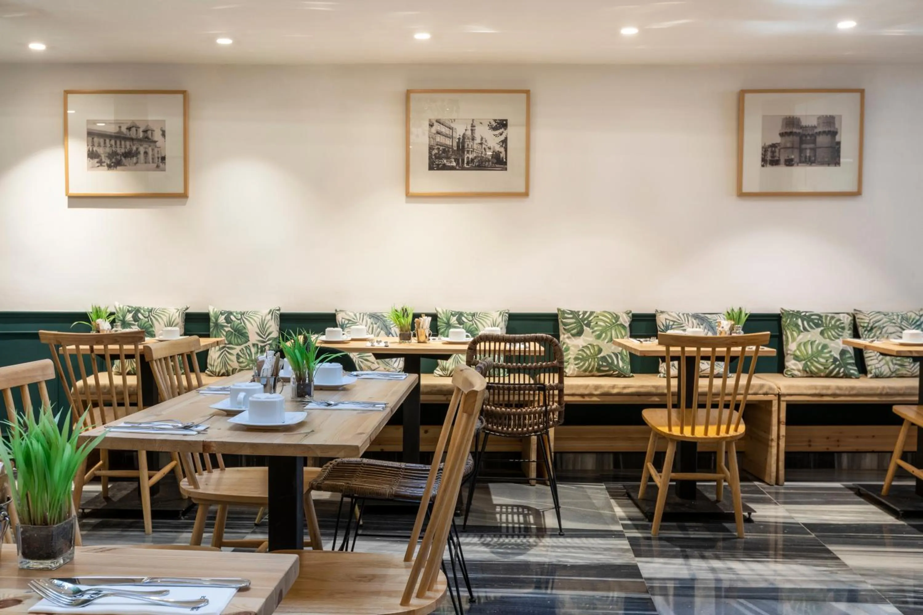 Breakfast in Petit Palace Plaza de la Reina