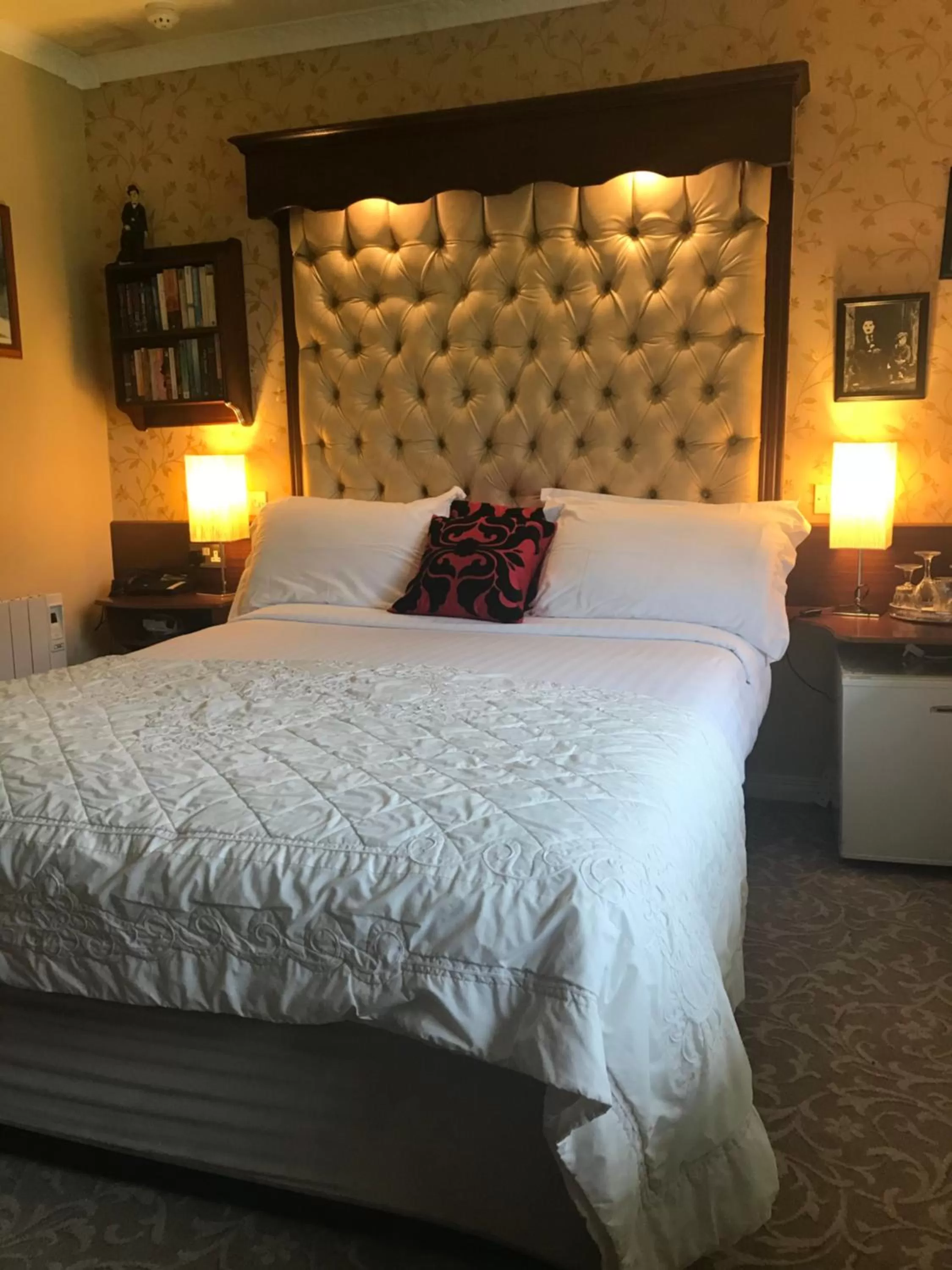 Photo of the whole room, Bed in Crystal Springs B&B