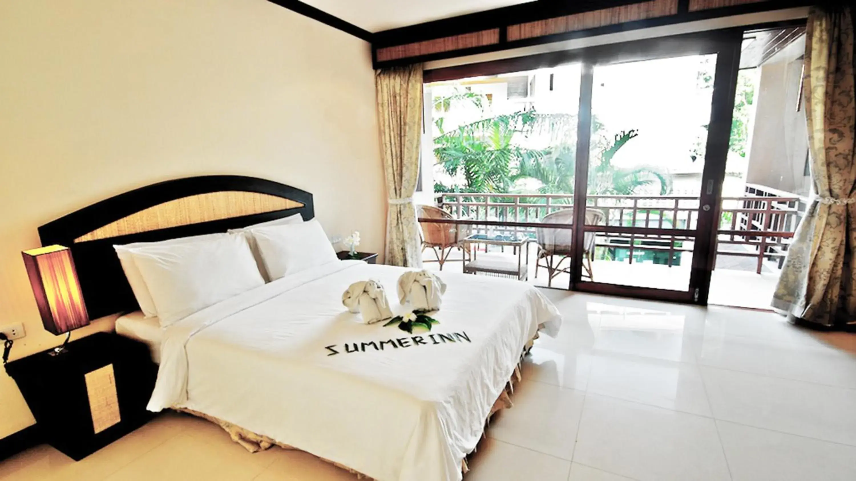 Queen Room with Balcony in Summer Inn Queen Room with Balcony in Summer Inn