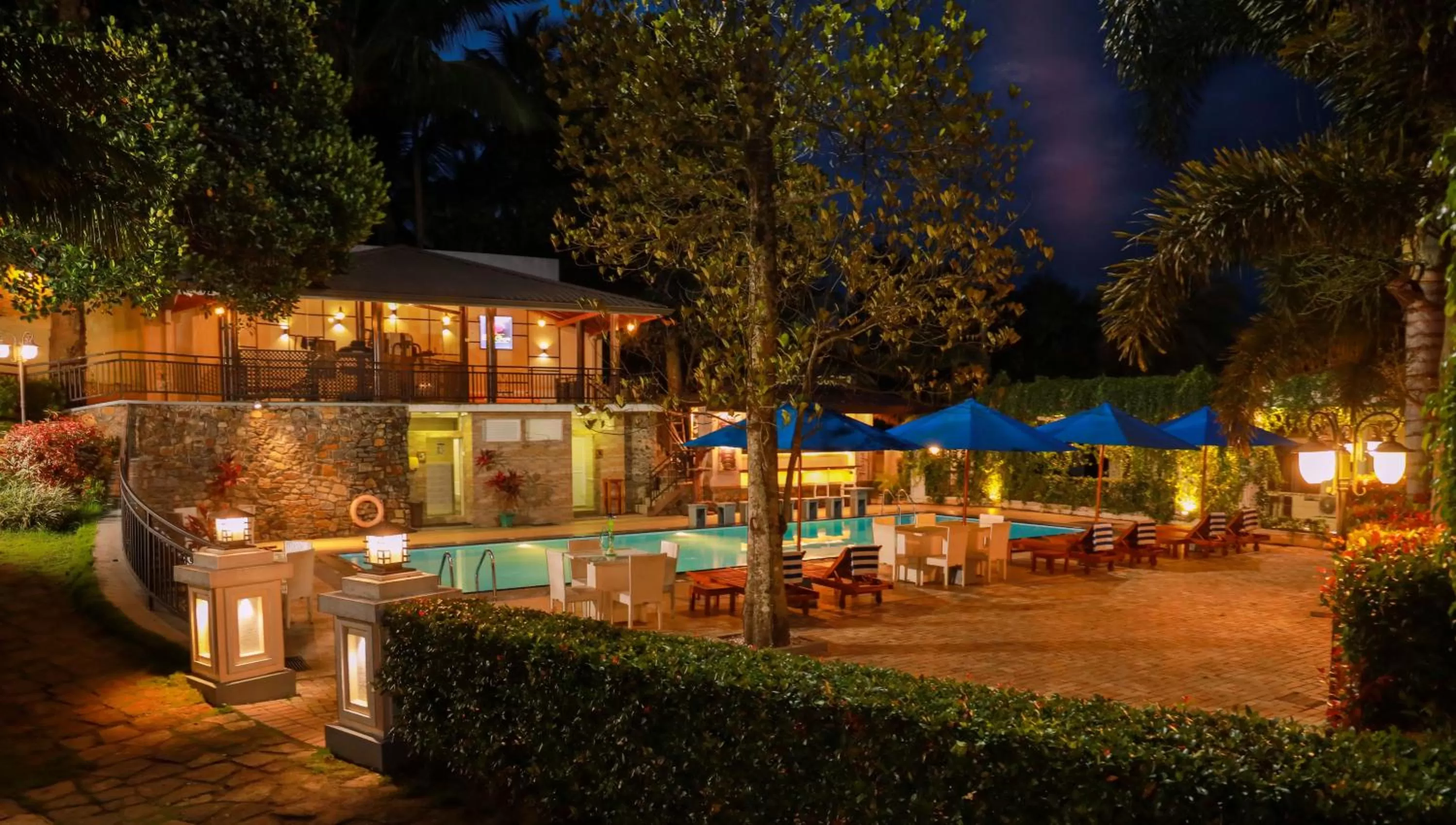 Restaurant/places to eat, Swimming Pool in Royal Classic Resort