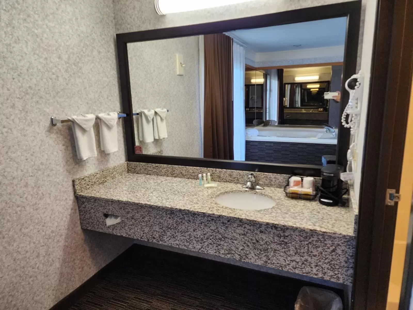 Bathroom in Quality Inn Lakefront