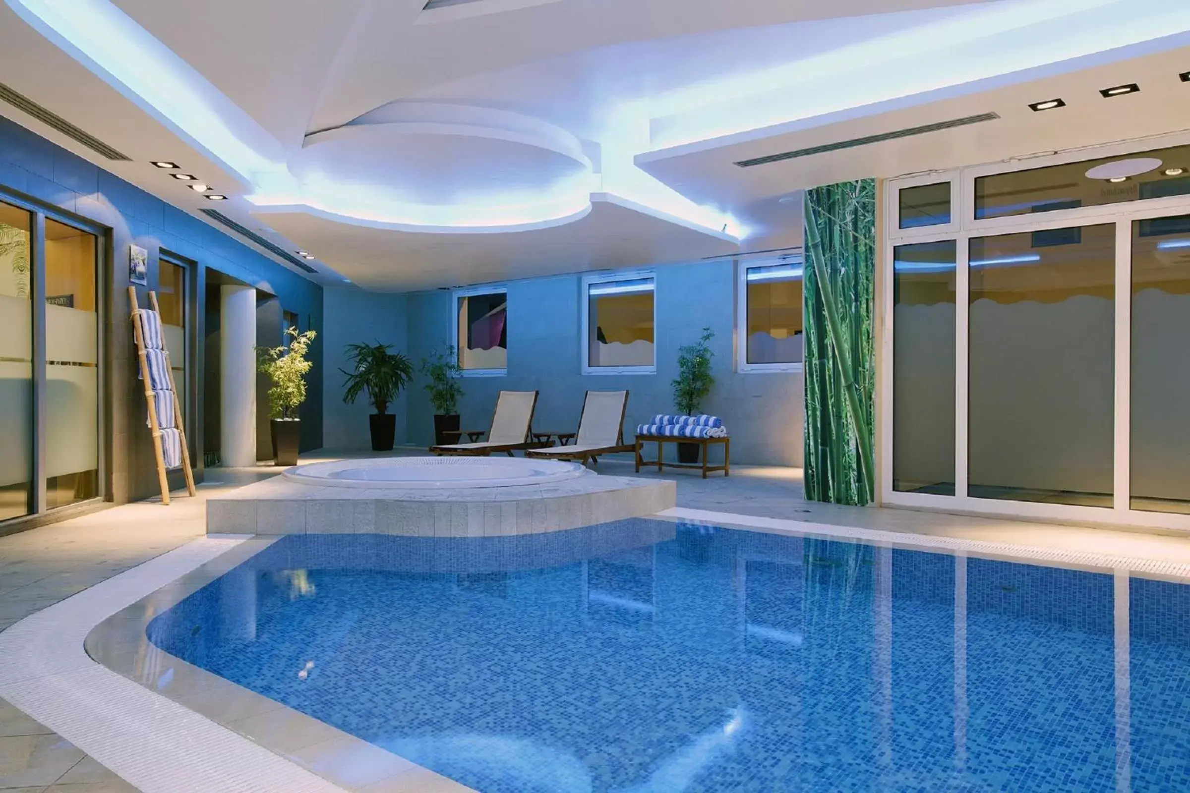 Spa and wellness centre/facilities, Swimming Pool in Residhome Paris-Massy