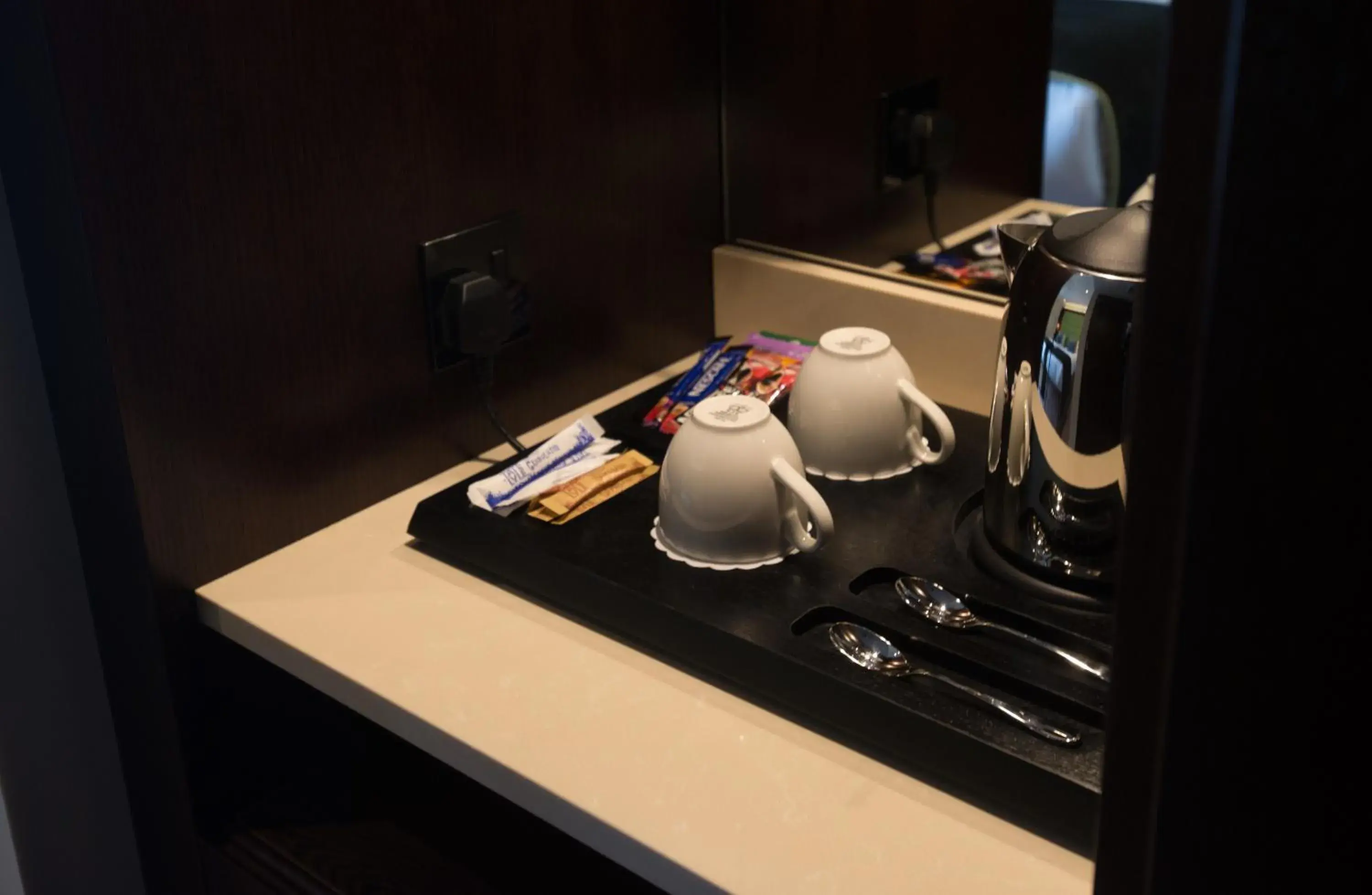 Coffee/tea facilities in St George's Hotel - Wembley