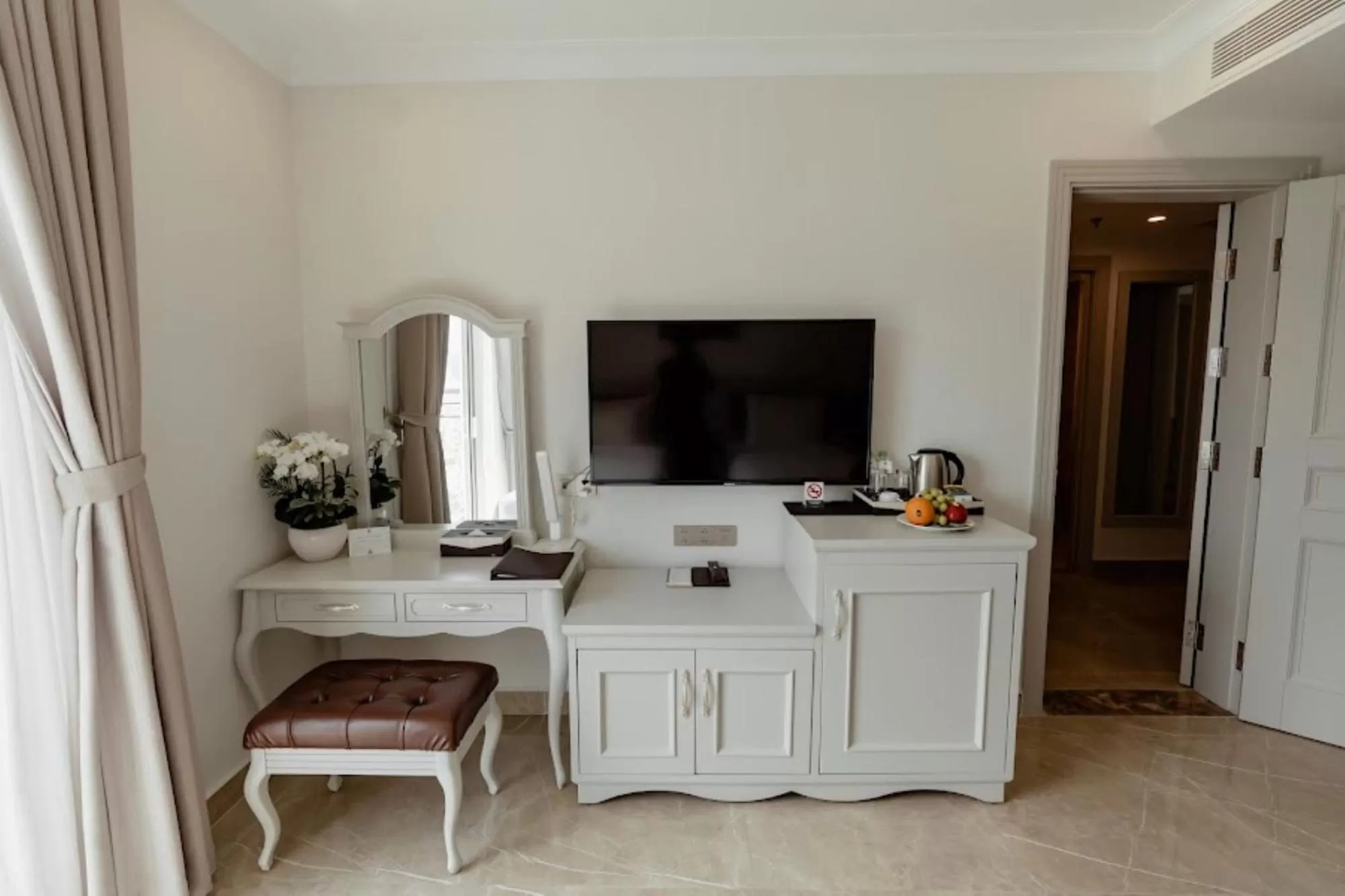 Bedroom, TV/Entertainment Center in MerPerle Beach Hotel