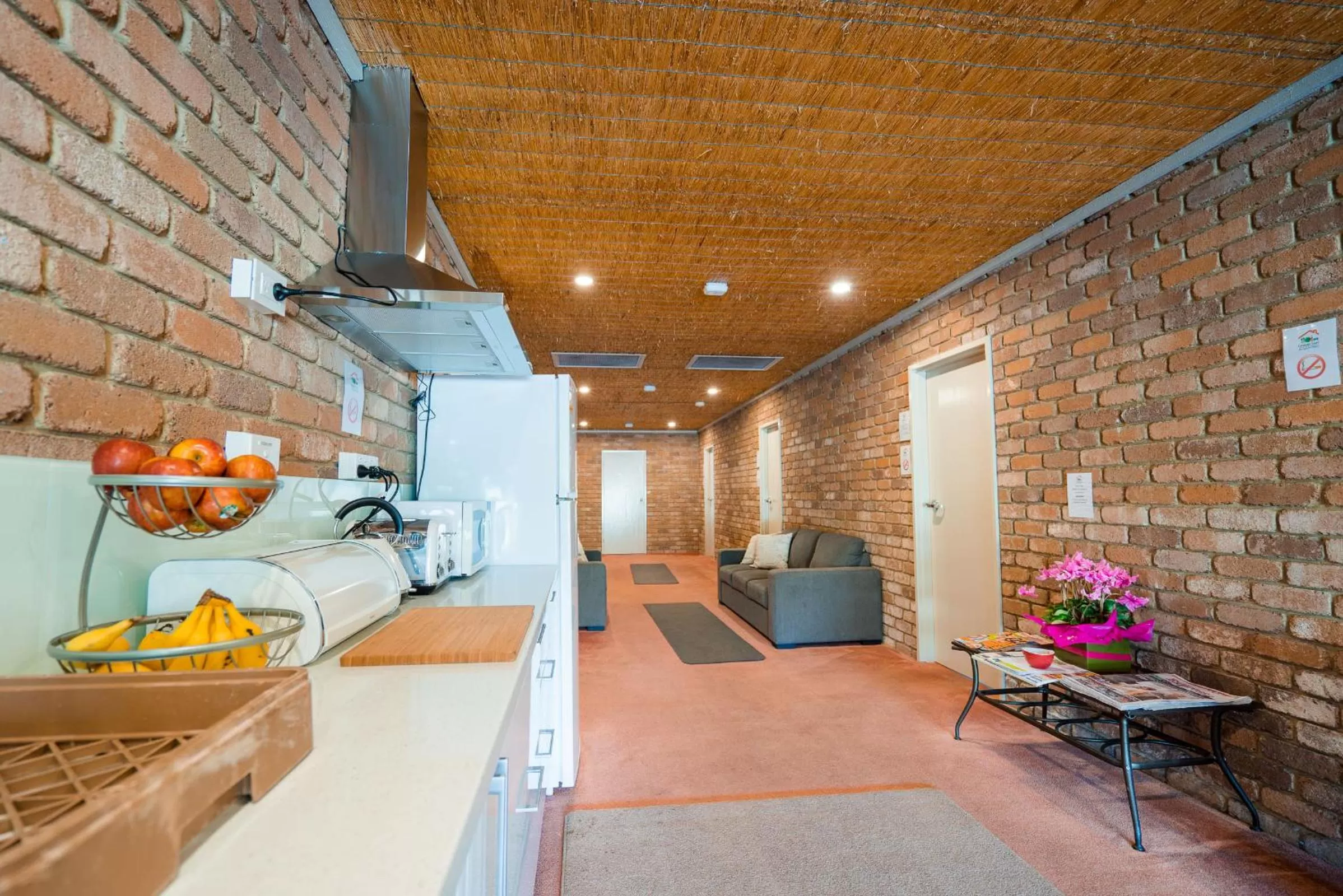 Lounge or bar in Farnham Court Motel and Restaurant