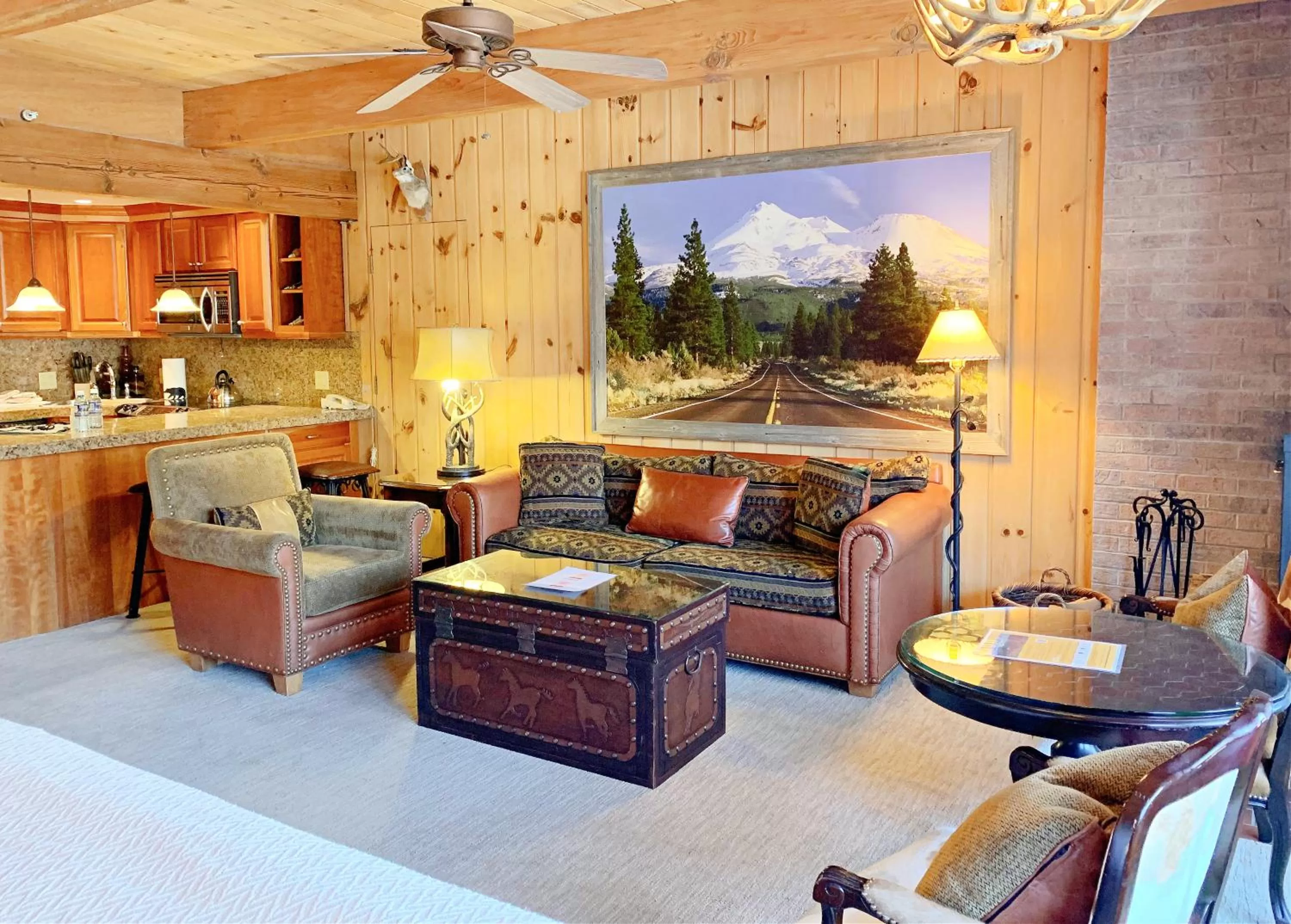 Living room in Aspen Square Condominium Hotel