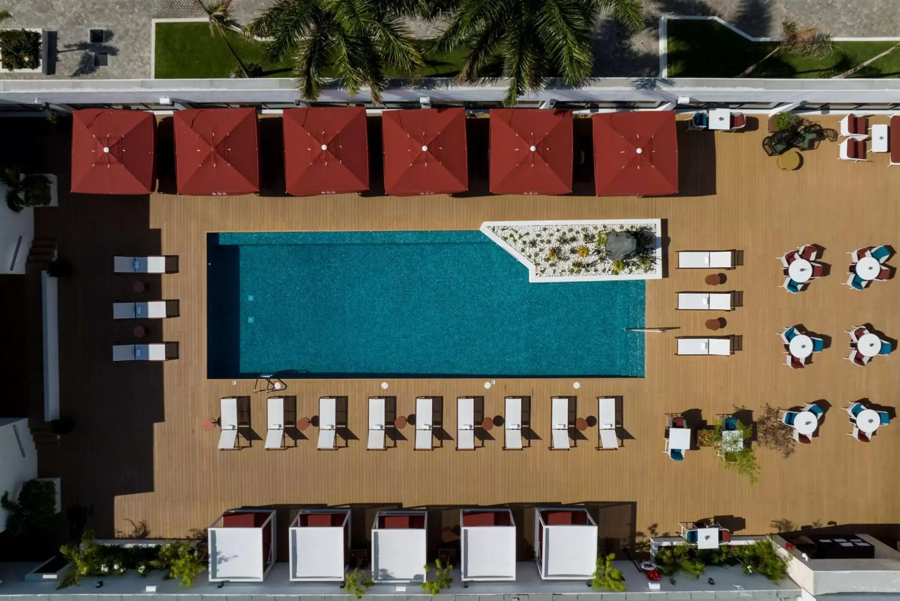 Swimming pool, Floor Plan in ROK Hotel Kingston Tapestry Collection By Hilton