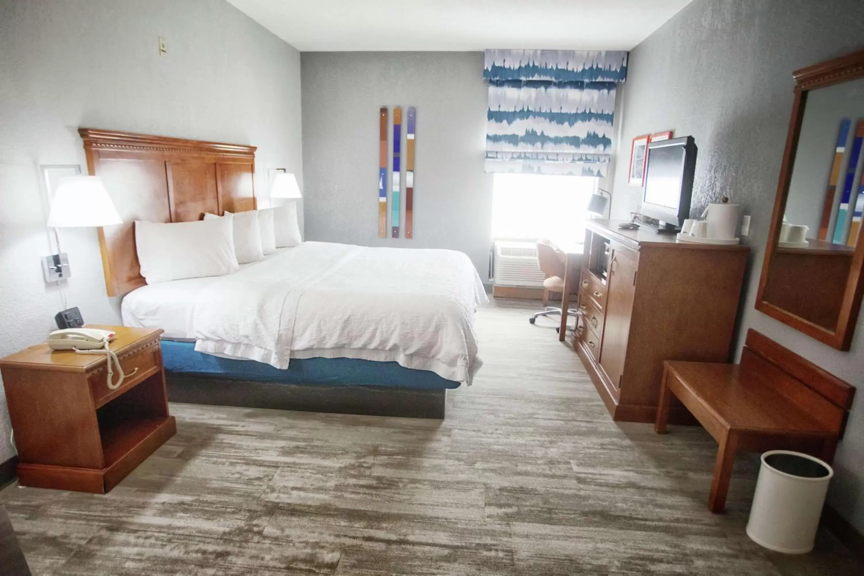 Bedroom, Bed in Hampton Inn Marion