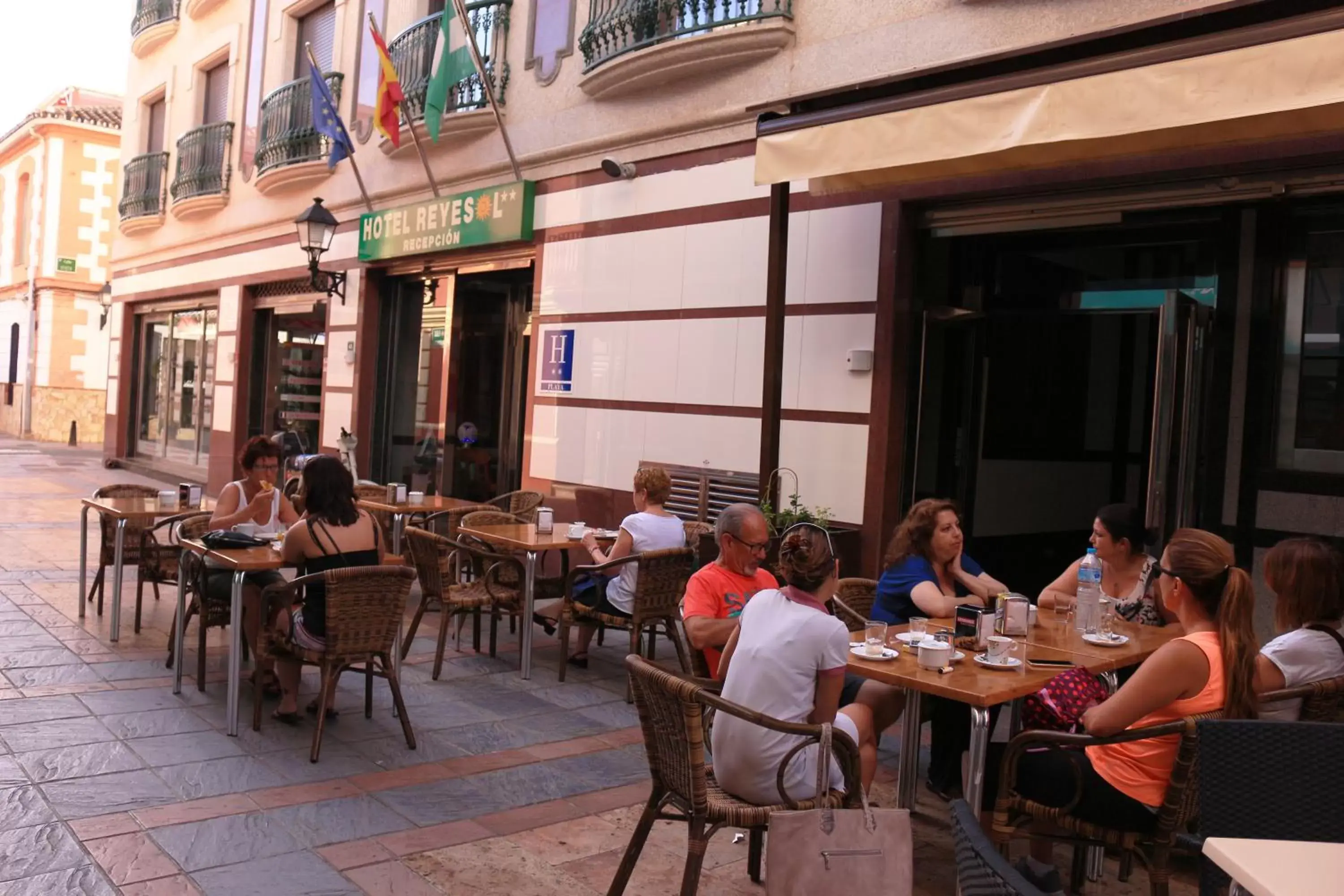Food and drinks, Restaurant/Places to Eat in Hotel Reyesol