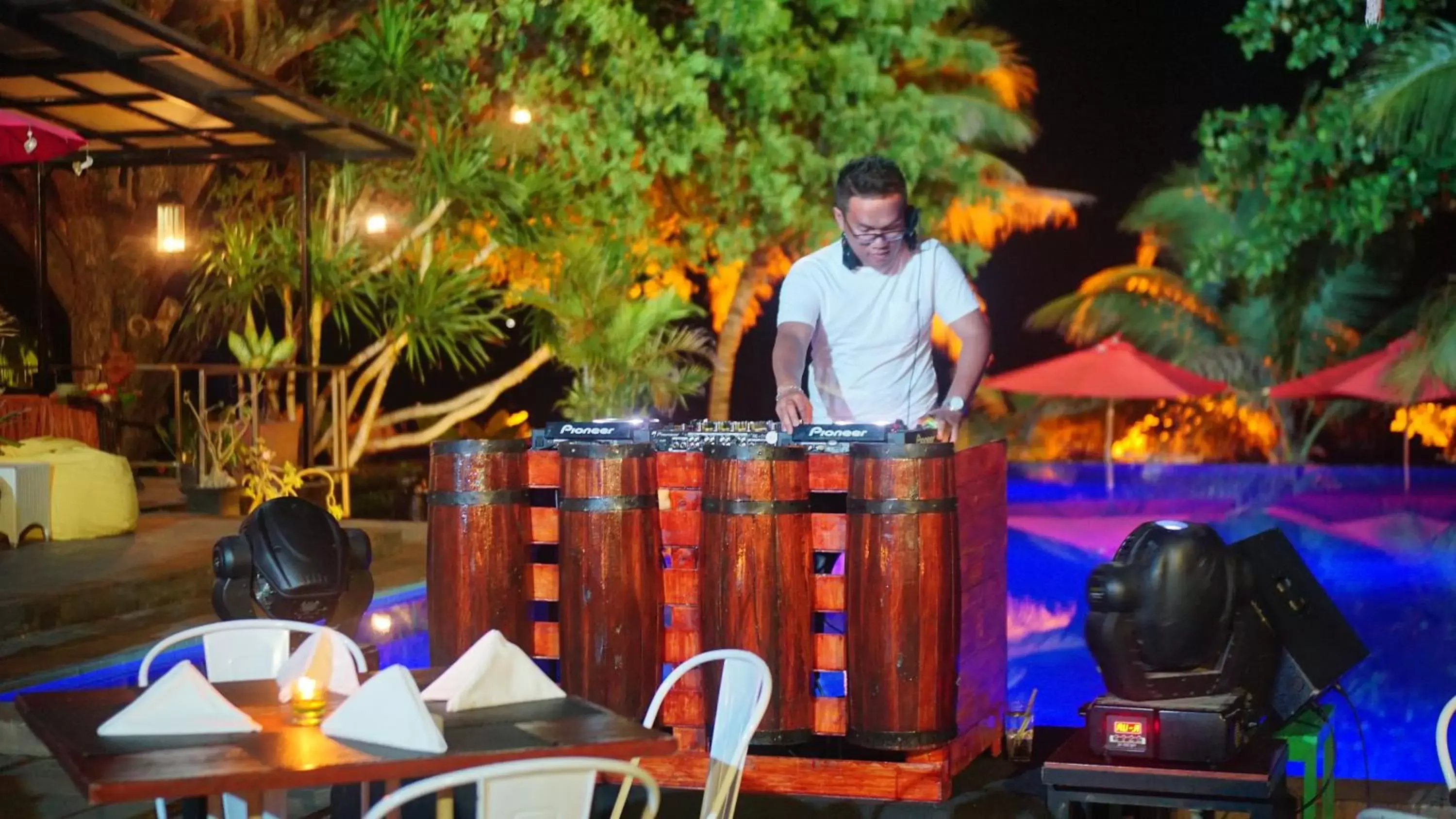 Nightclub / DJ in Sotis Hotel Kupang