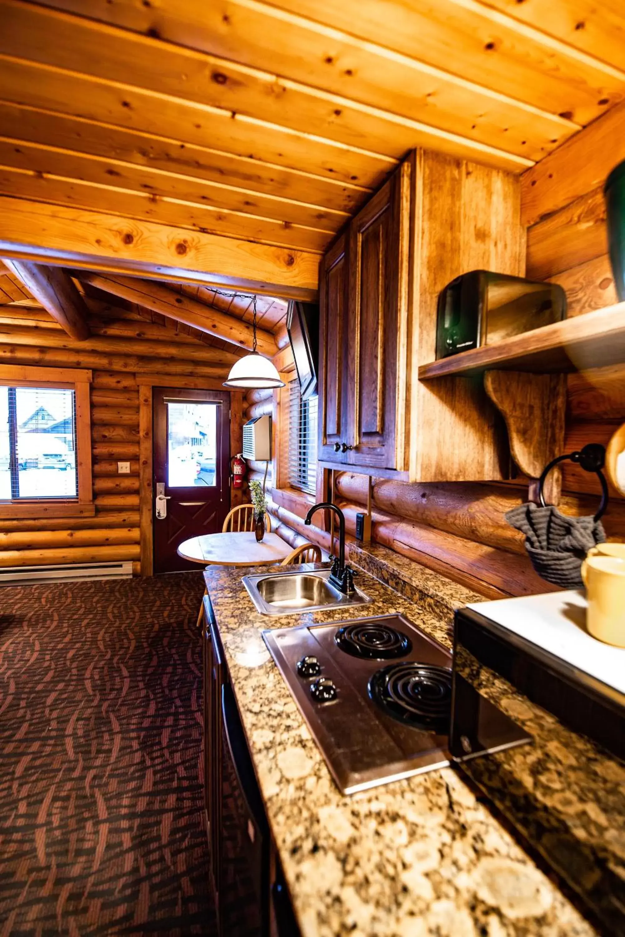 Kitchen or kitchenette, Kitchen/Kitchenette in Elk Country Inn