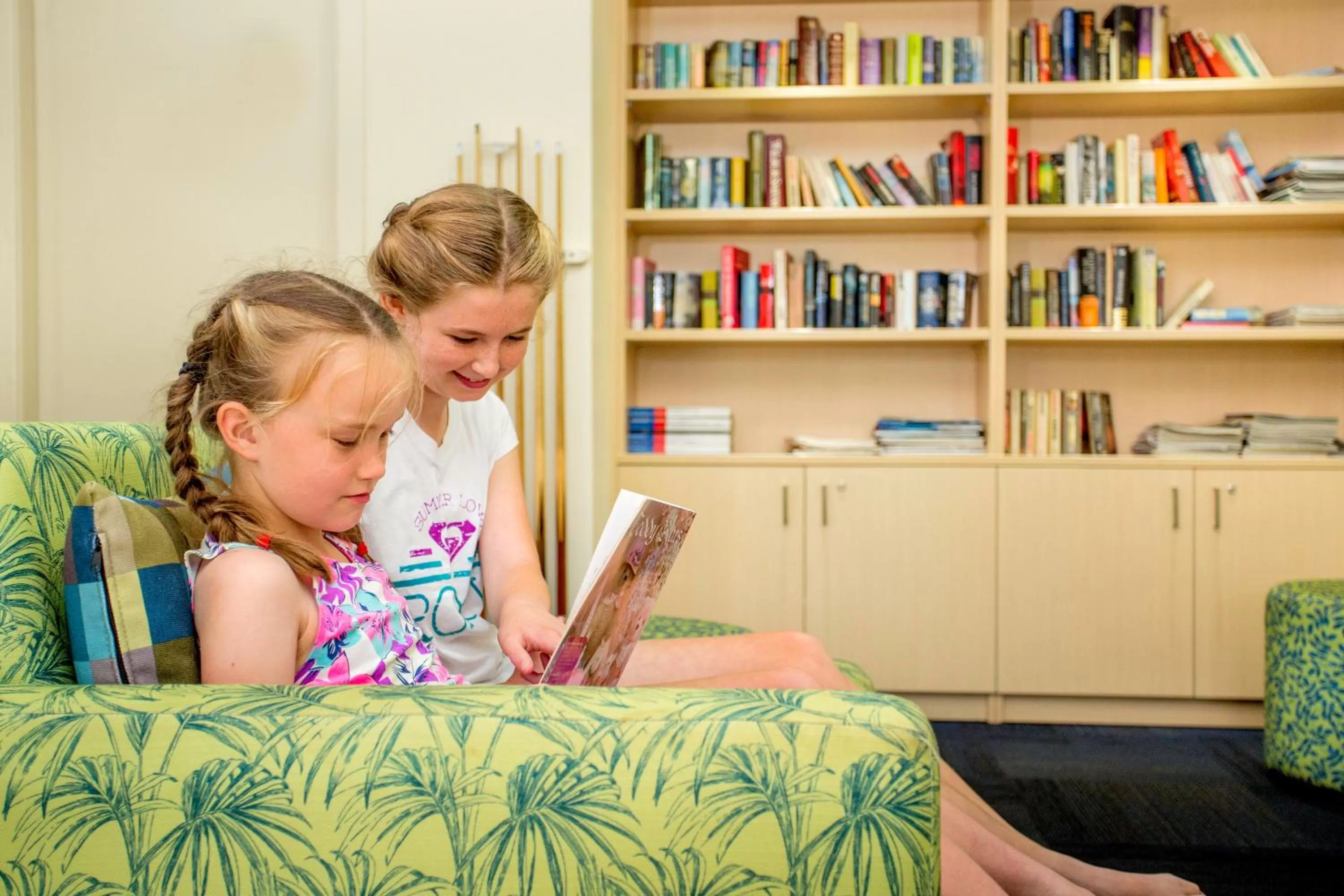 Communal lounge/ TV room in Lakeside Forster Holiday Park