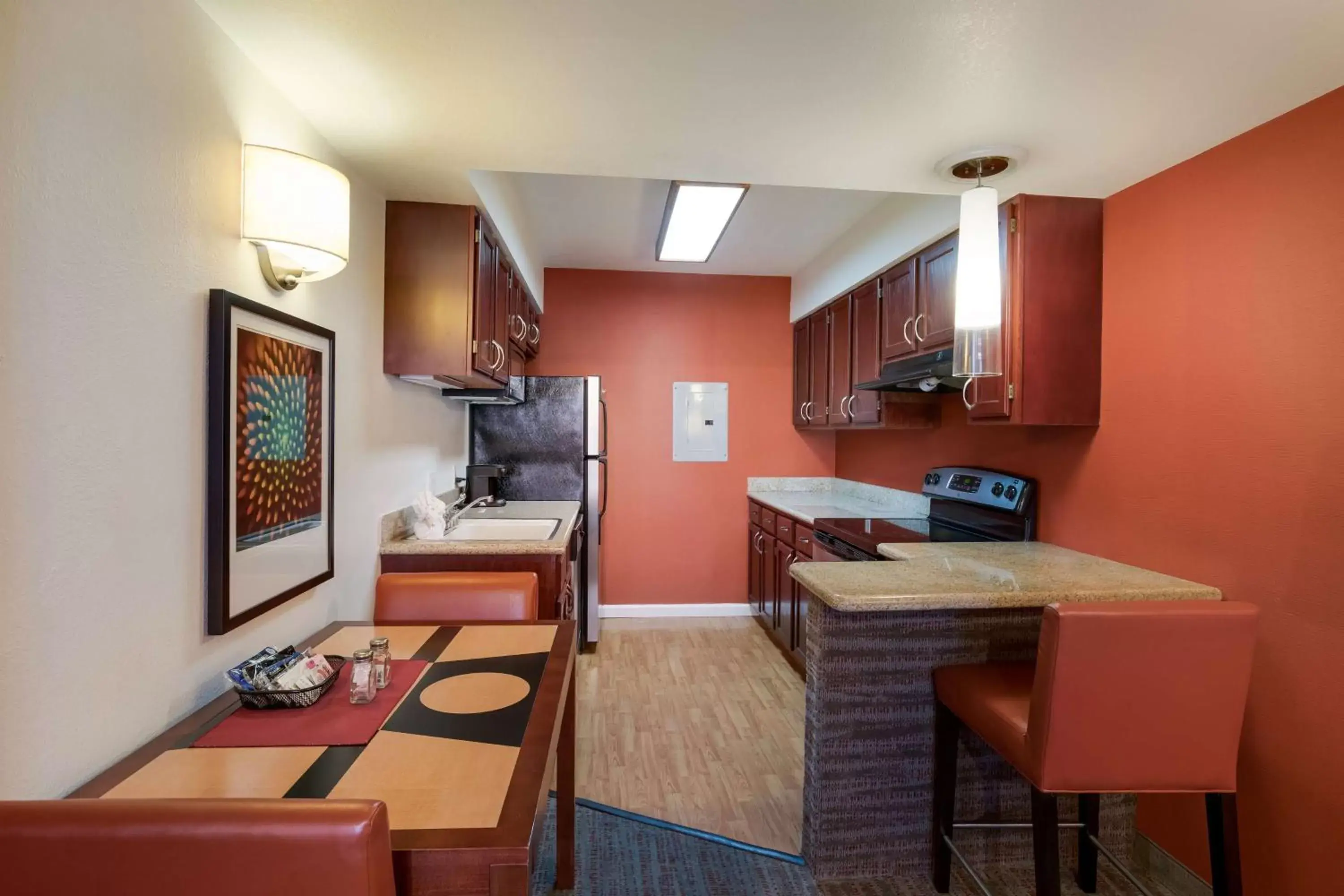 Bedroom, Kitchen/Kitchenette in SenS Suites Livermore; SureStay Collection by Best Western