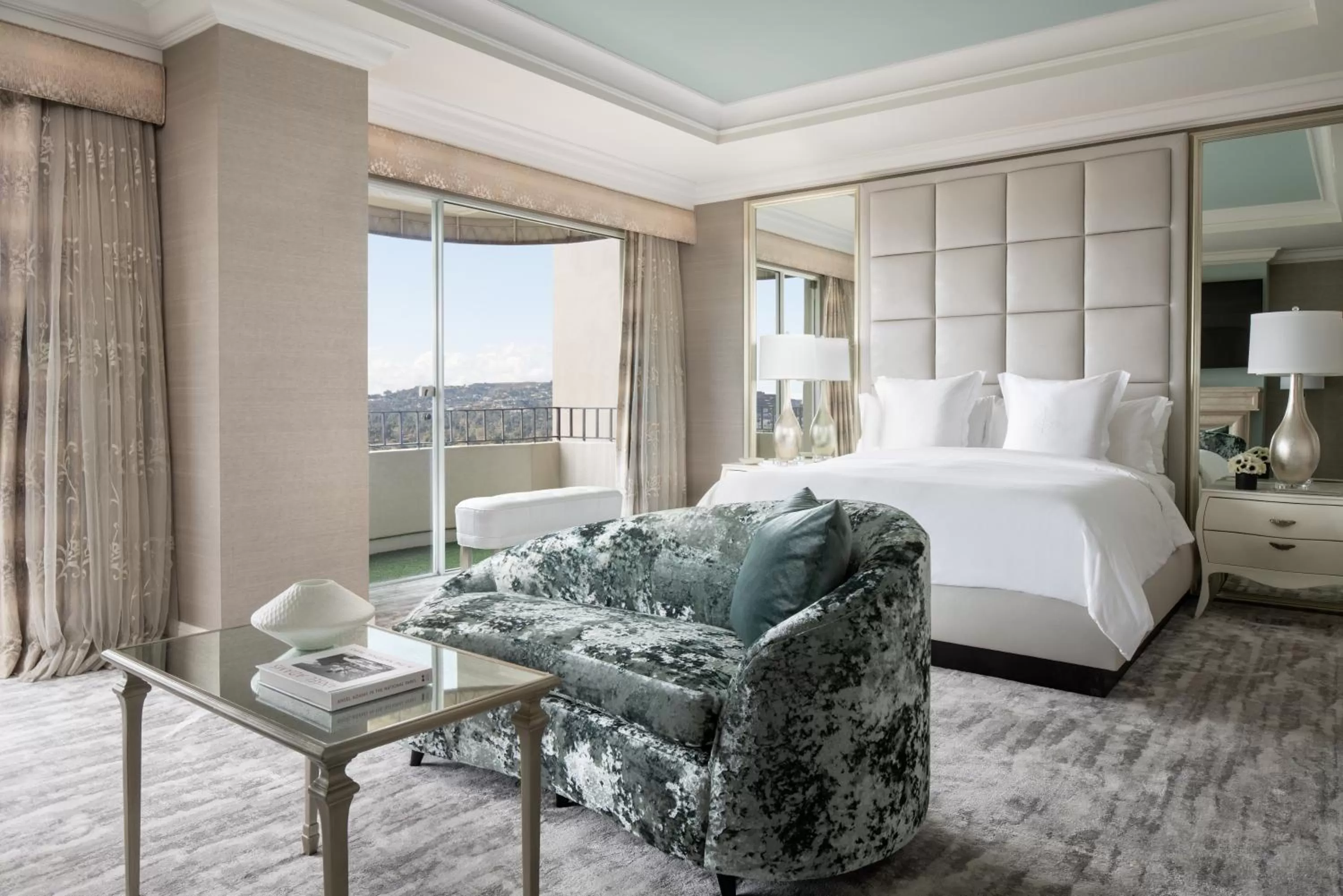 Bedroom, Bed in Four Seasons Hotel Los Angeles at Beverly Hills