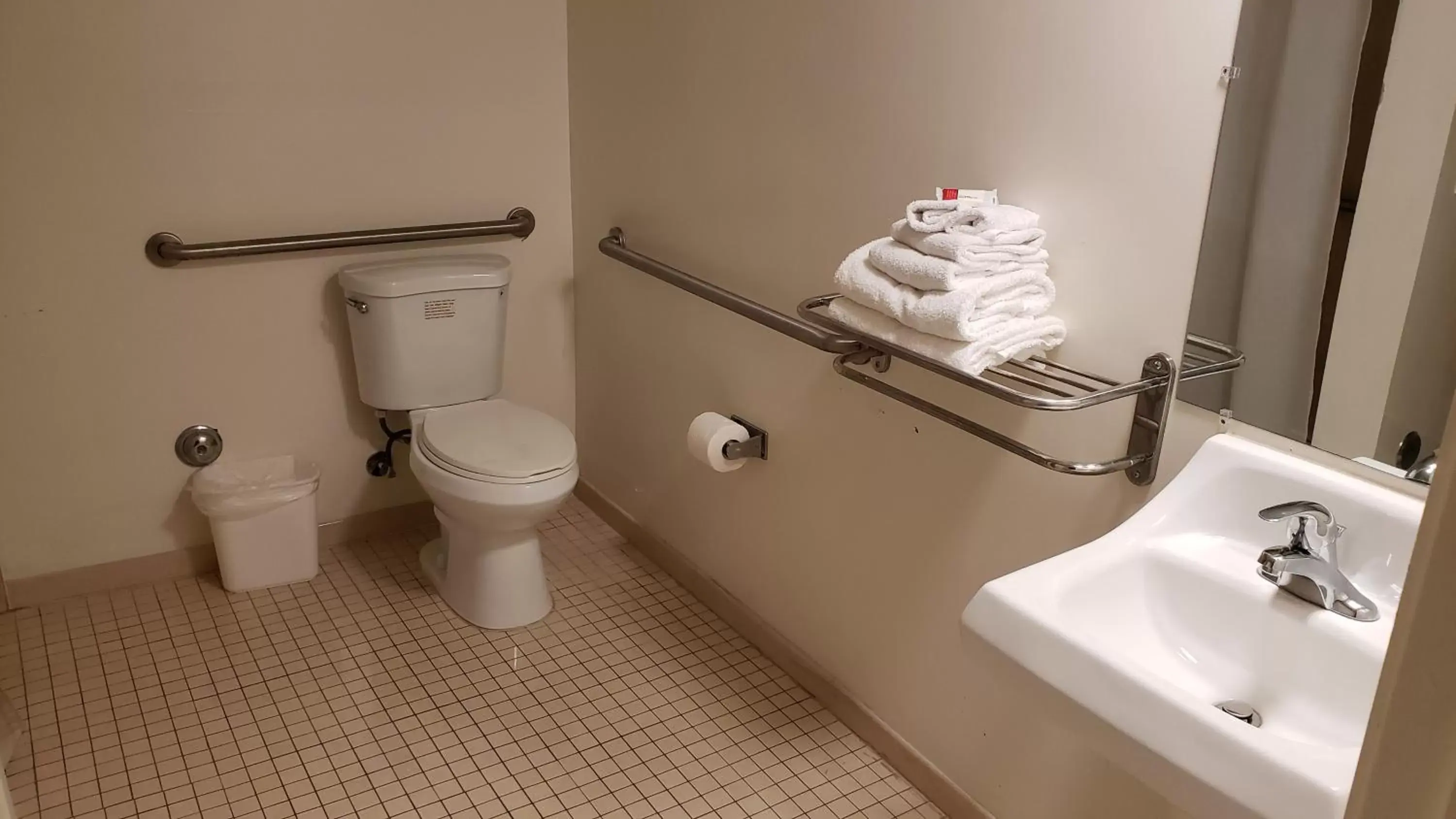 Bathroom in Royal Century Hotel at LAX