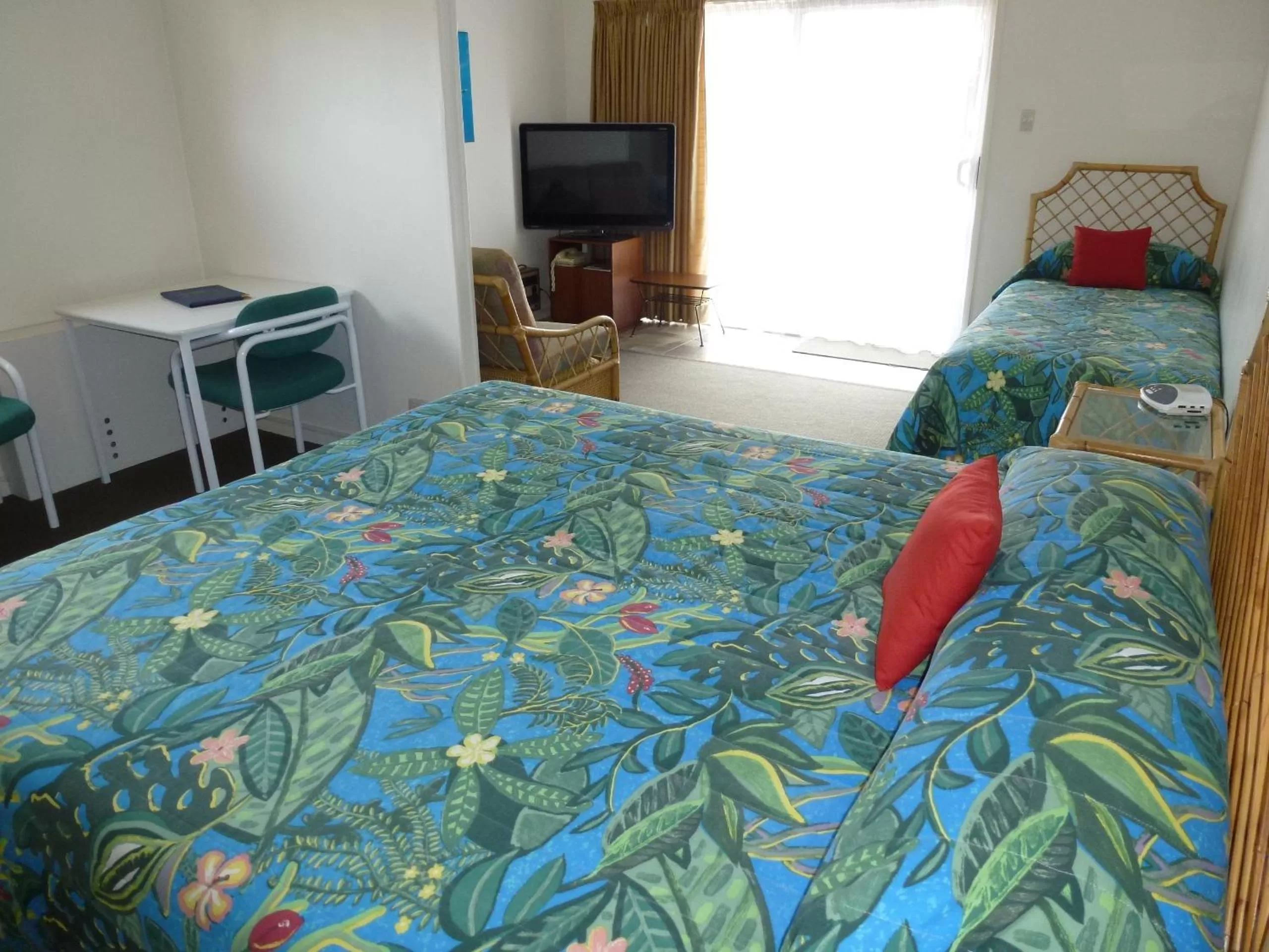 Bed in Mana-Nui Motel