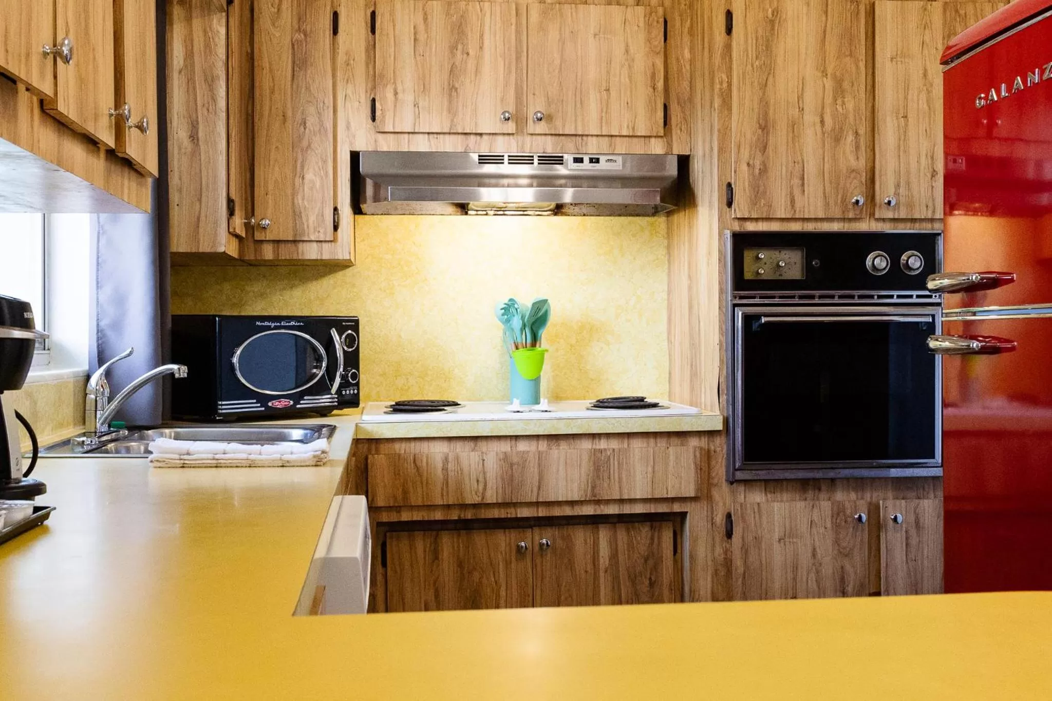 kitchen, Kitchen/Kitchenette in Sea Jay Motel and Marina