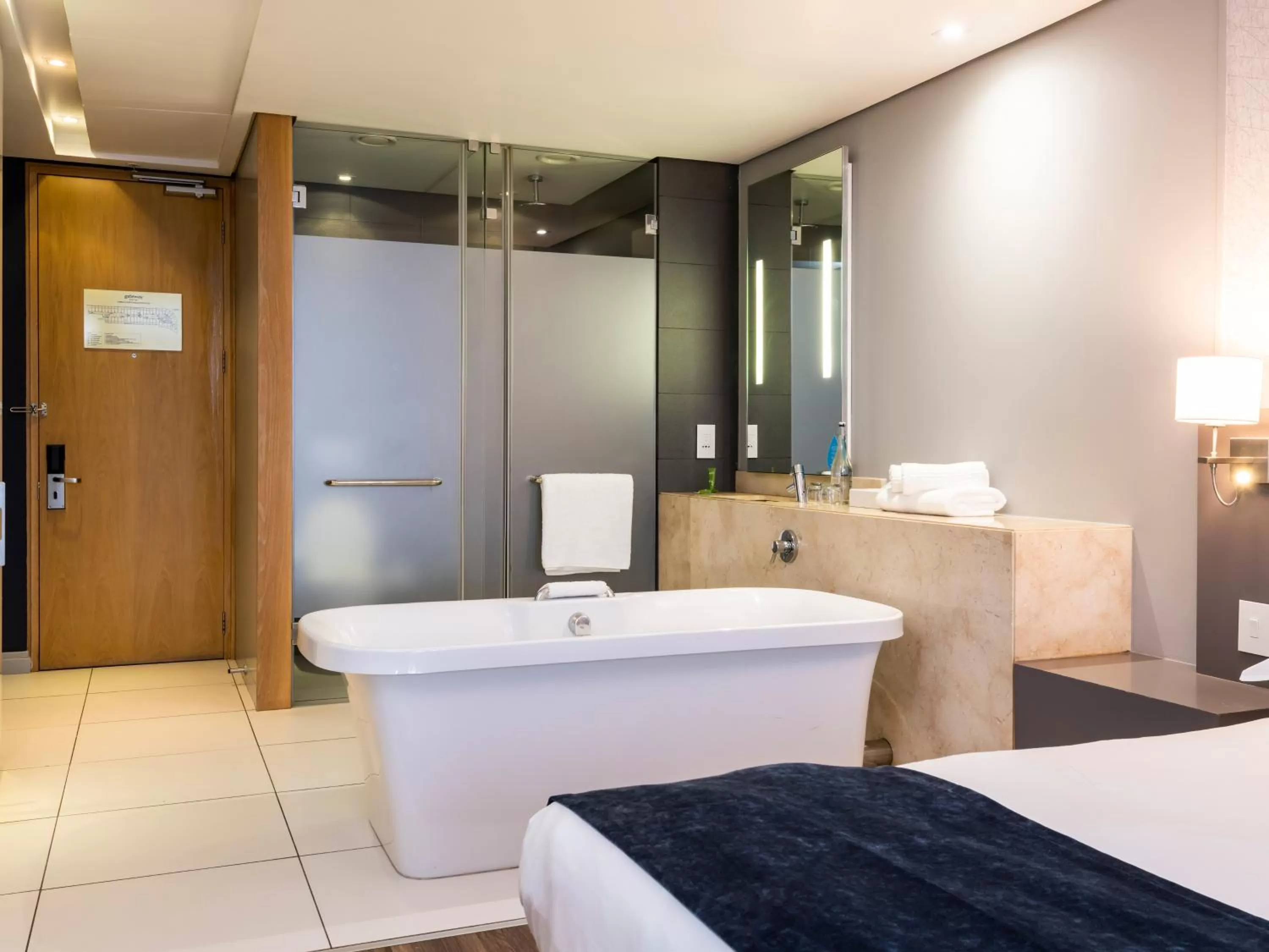 Bathroom, Bed in aha Gateway Hotel Umhlanga