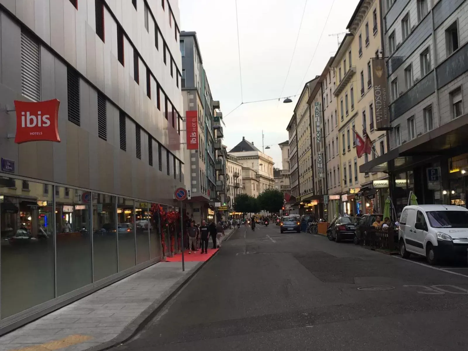 Facade/entrance, Neighborhood in ibis Geneve Centre Lac